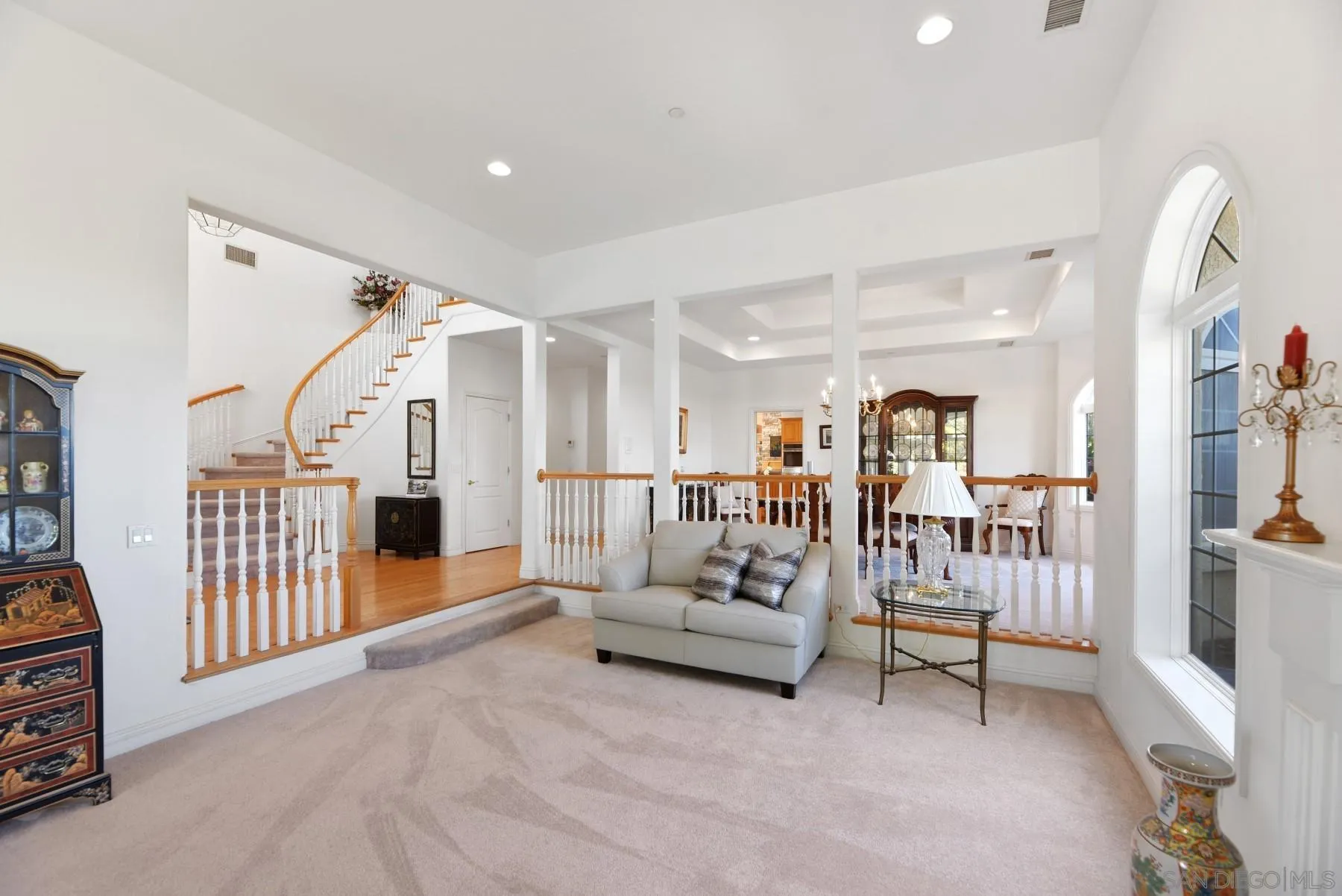 https://cdn.realtyfeed.com/cdn/127/250024275/62bc6df46839f92baffa38960813c036.webp