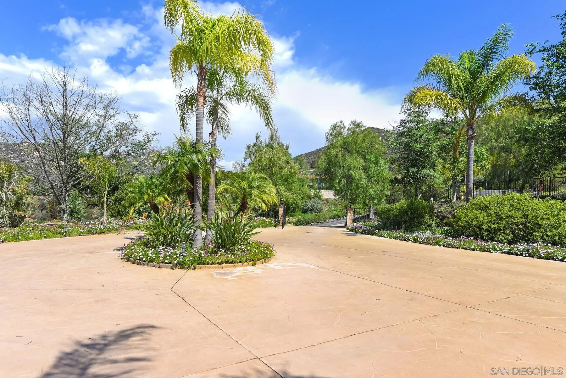 https://cdn.realtyfeed.com/cdn/127/250024275/9ae829ed54e72cc0aa5e3ae2f1fa4412.webp