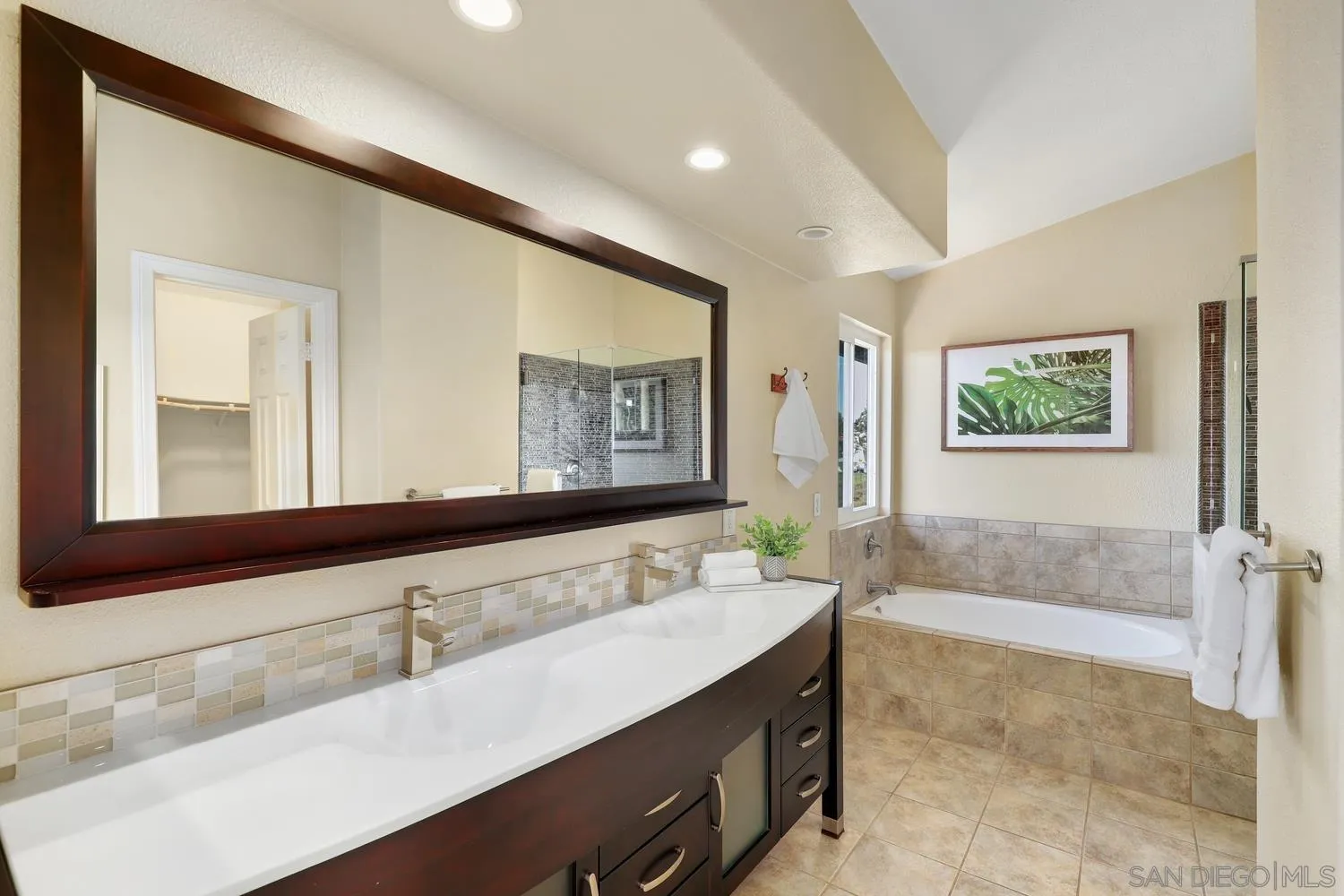https://cdn.realtyfeed.com/cdn/127/250024307/856036a69dc8185ac8cf48362a05d30f.webp
