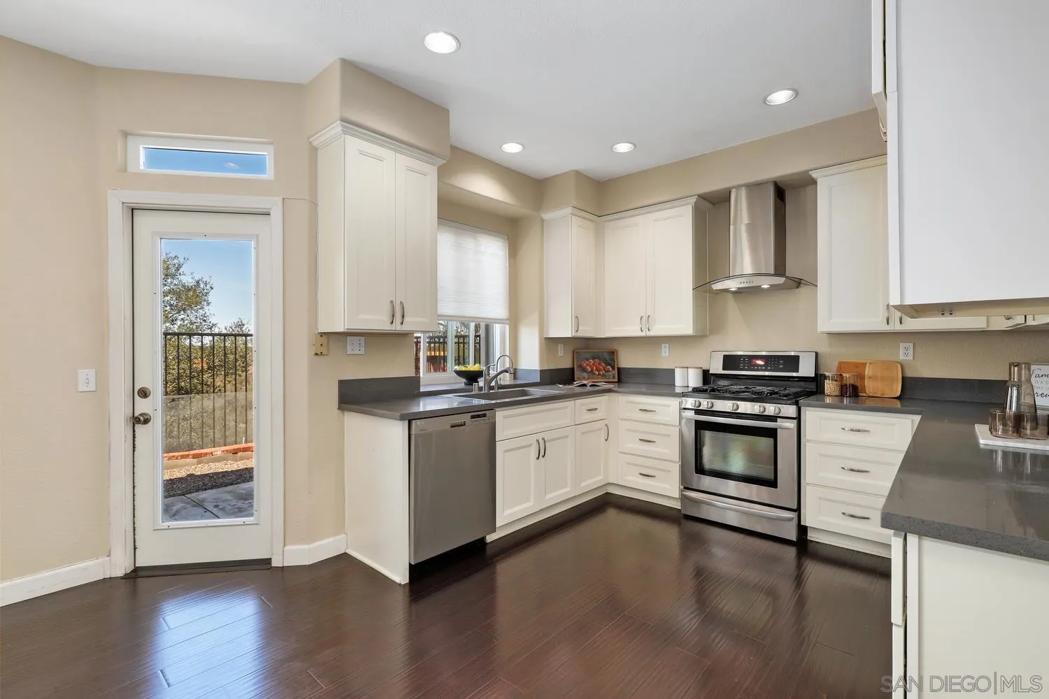 https://cdn.realtyfeed.com/cdn/127/250024307/899d993cac93a8123a03397ad941a109.webp