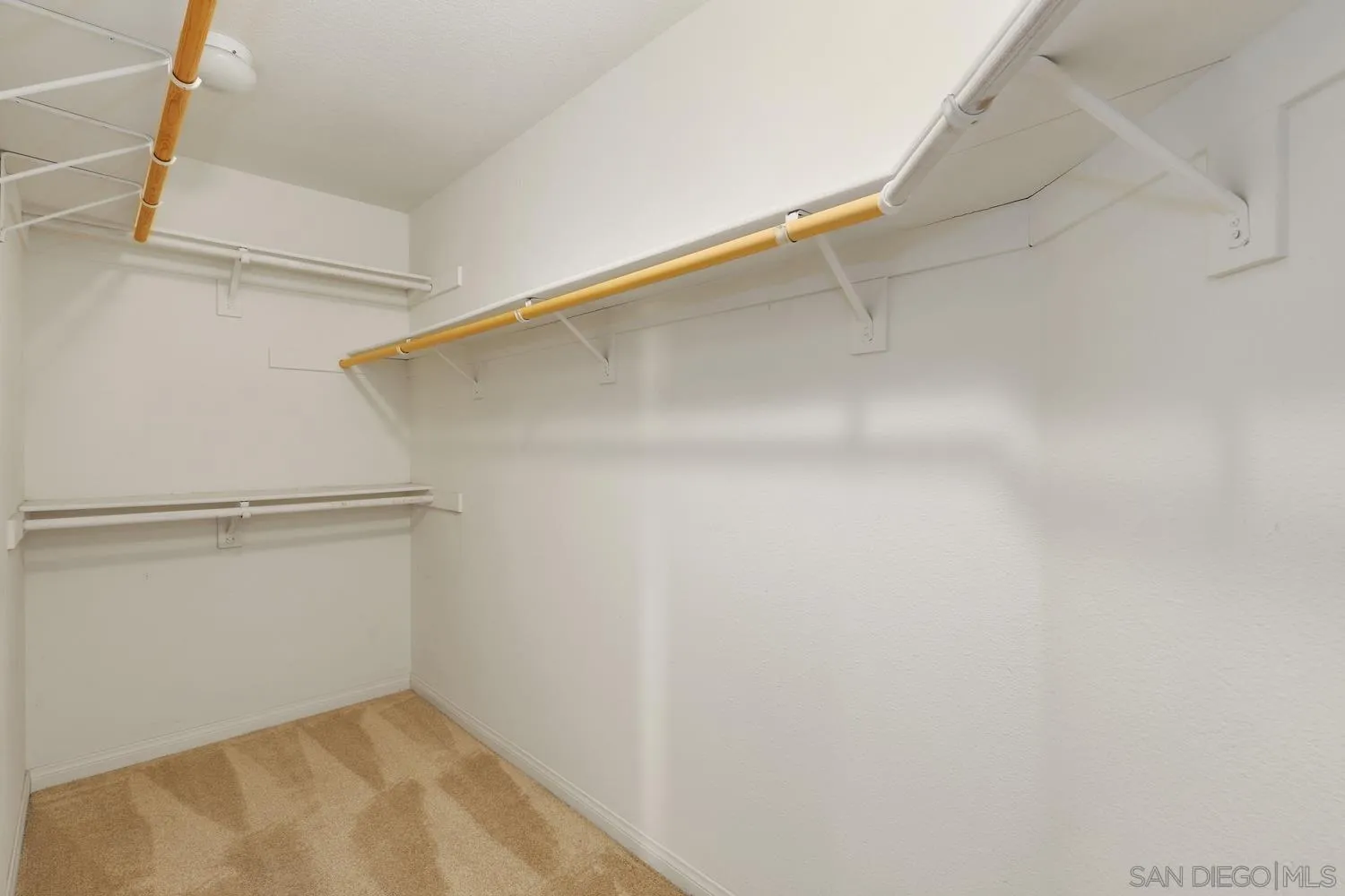 https://cdn.realtyfeed.com/cdn/127/250024307/eaf416c7bc81d56ba9cba11d126c9a28.webp