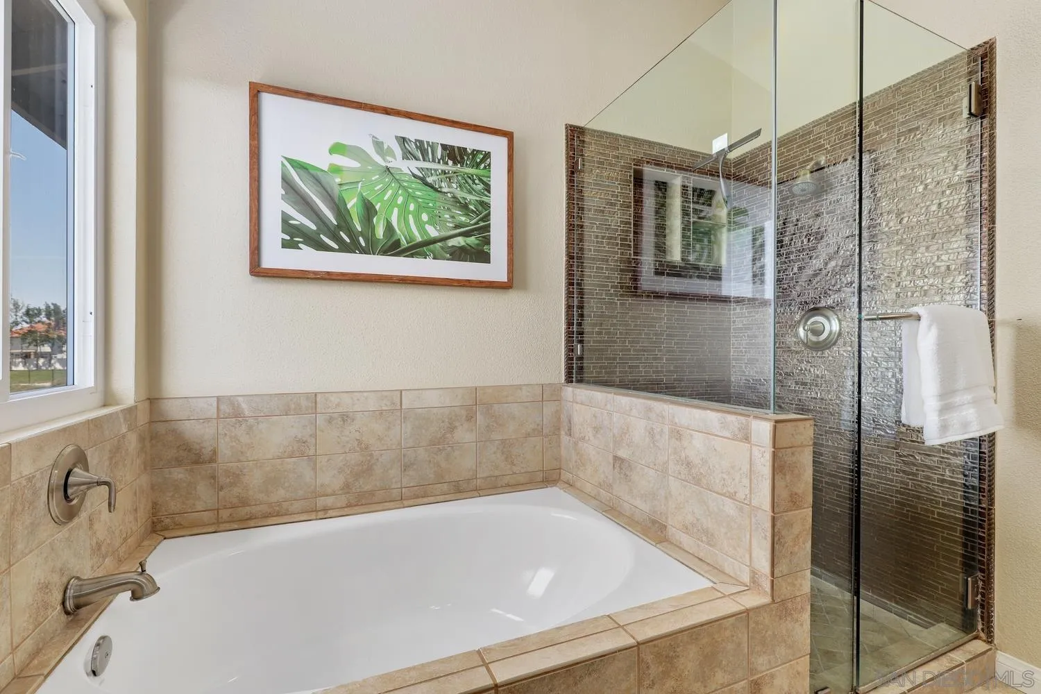 https://cdn.realtyfeed.com/cdn/127/250024307/f8c84dd8d6847ba395c3985603a2c25e.webp