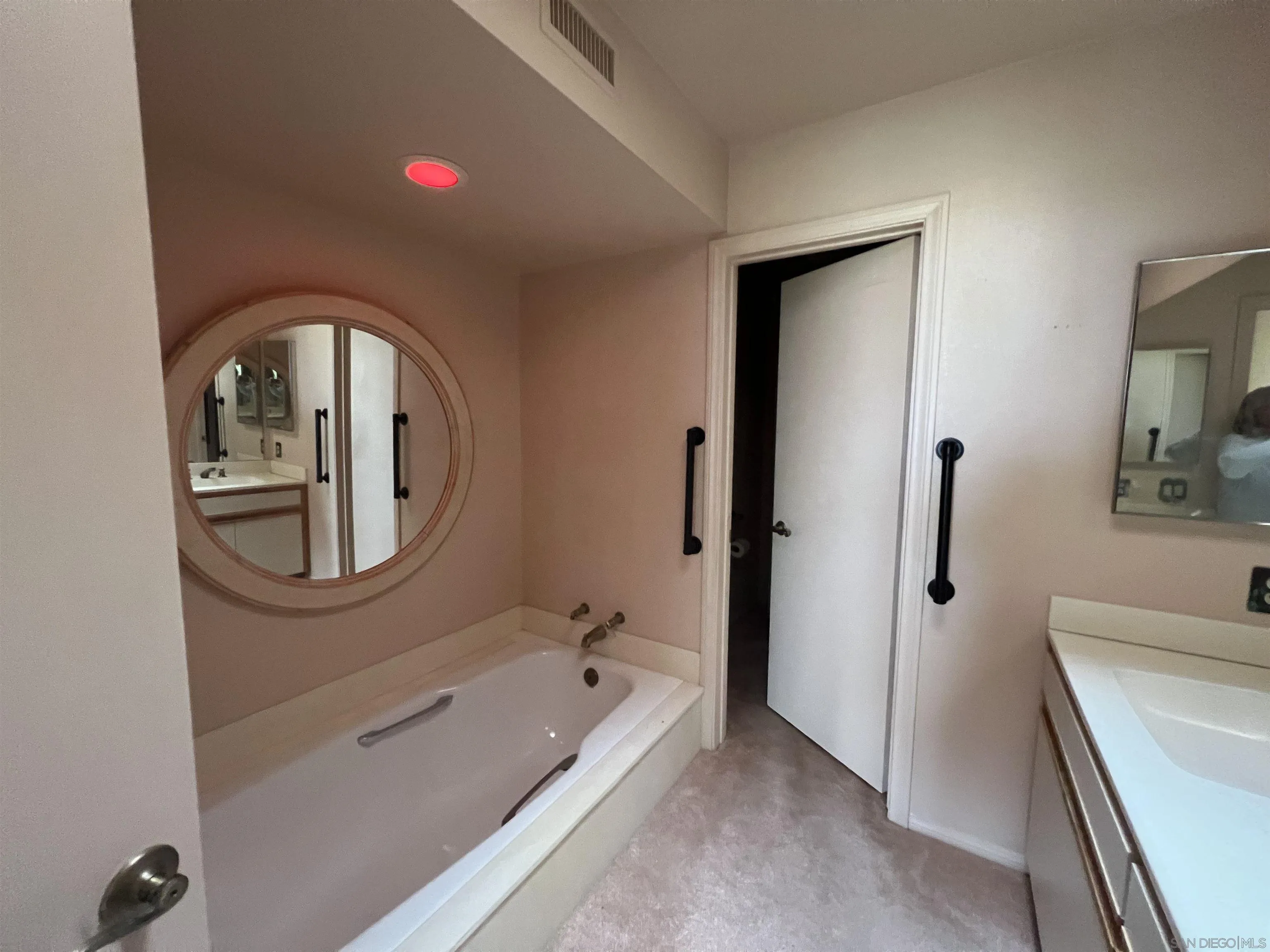 Photo #18: 250024371 Listing: Photo #18