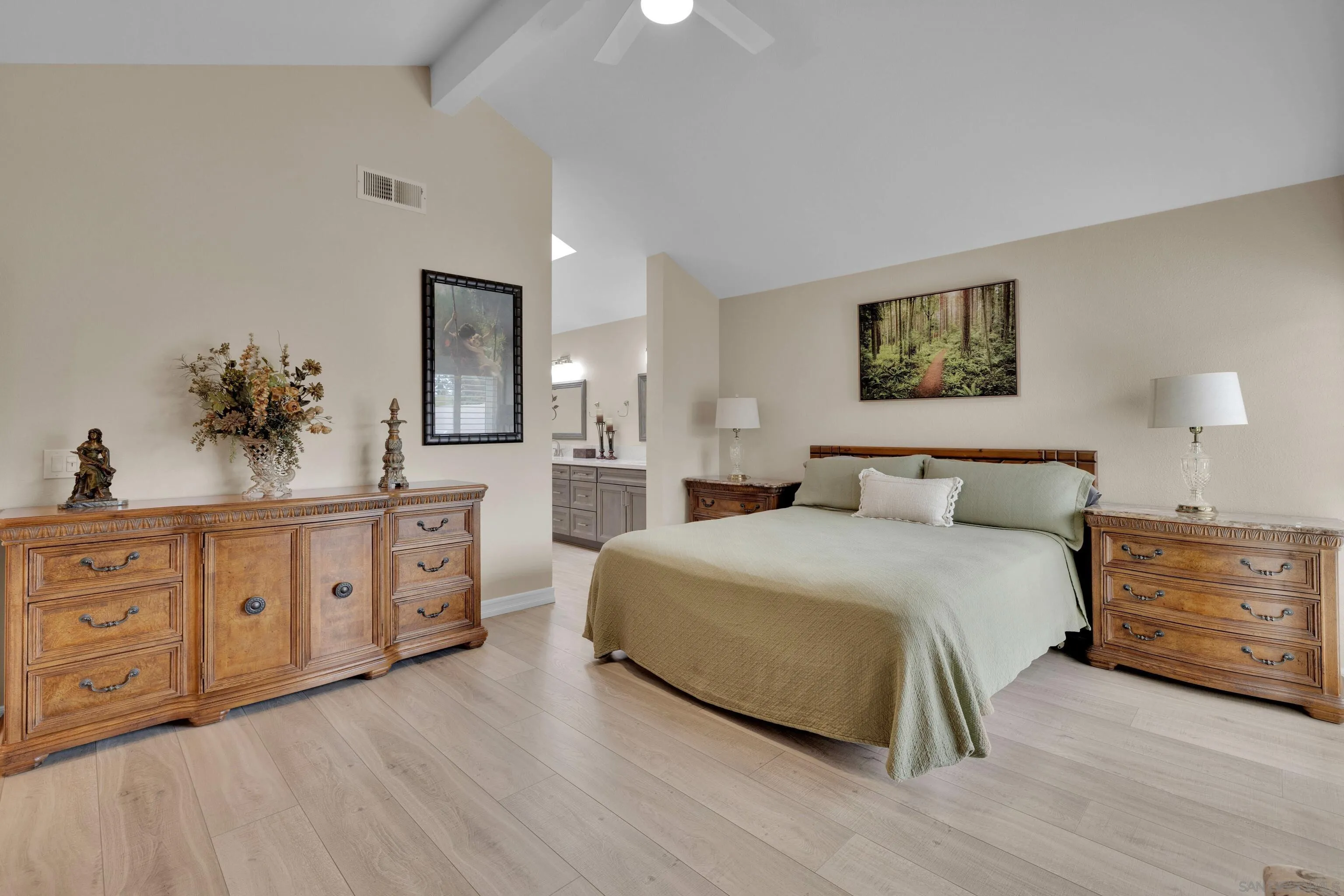 https://cdn.realtyfeed.com/cdn/127/250024383/08d533775d4849760945175a126ce99d.webp