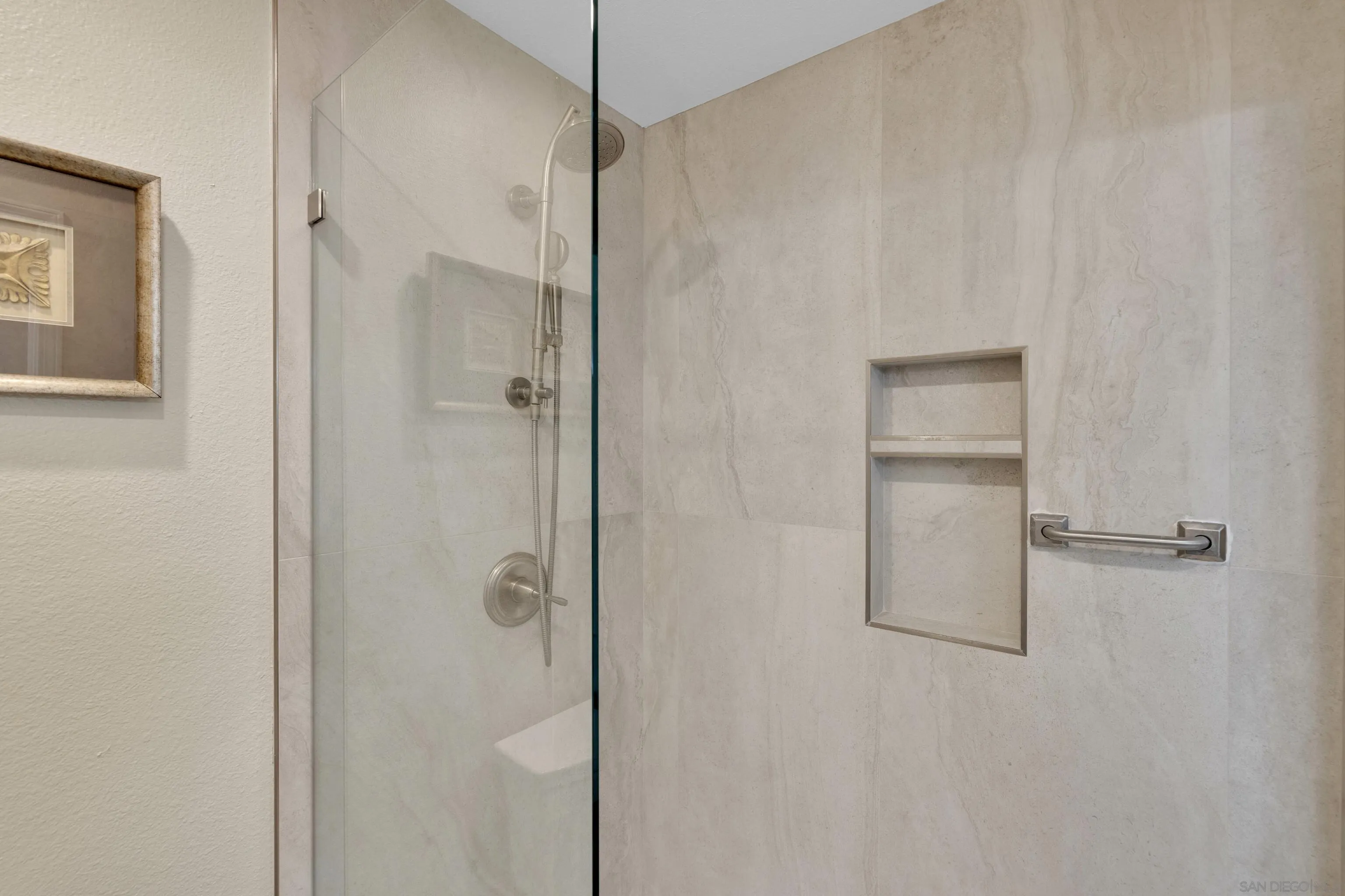 https://cdn.realtyfeed.com/cdn/127/250024383/2f1b8f669b5f18818776feabff525516.webp