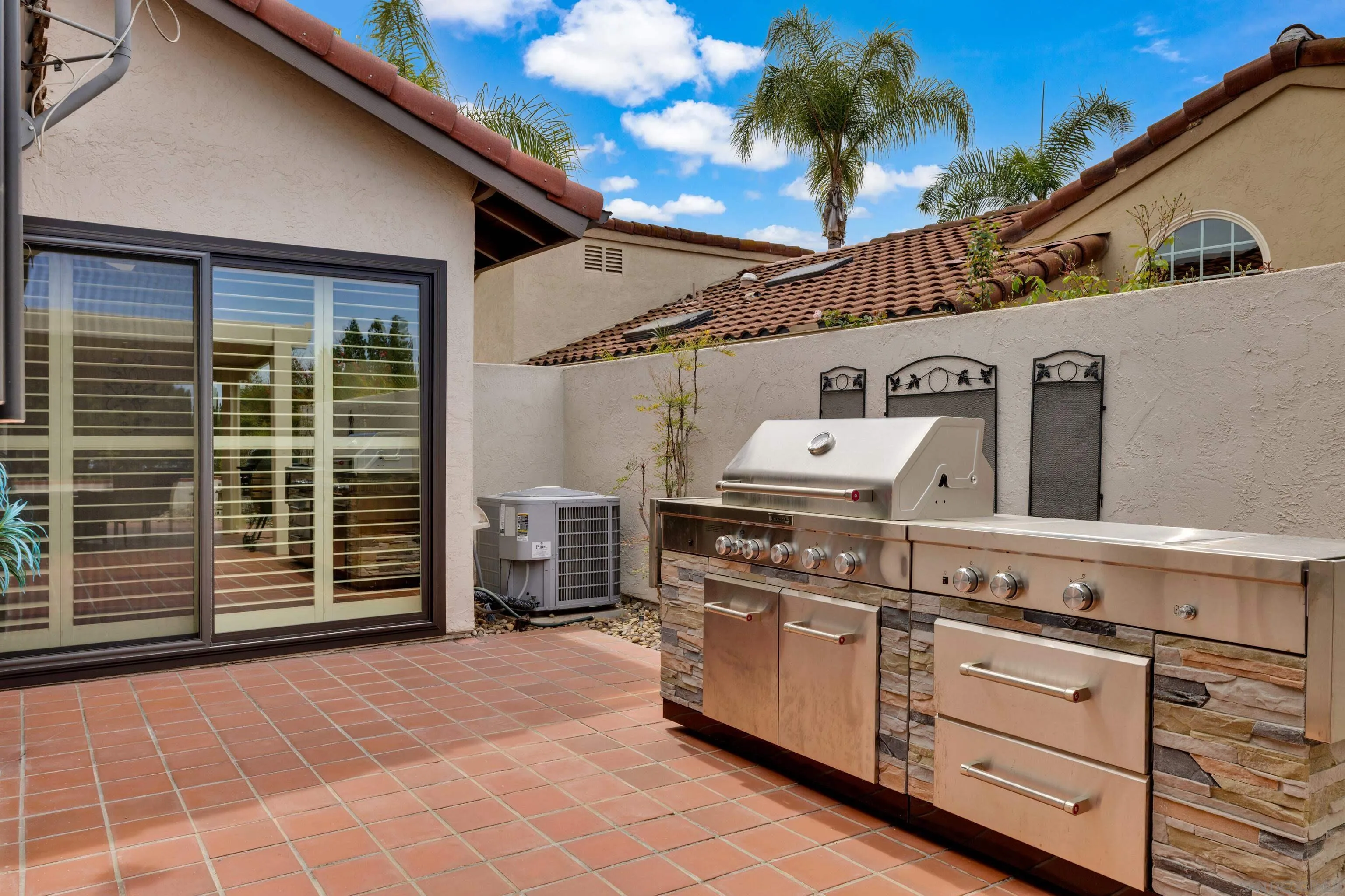 https://cdn.realtyfeed.com/cdn/127/250024383/346da02d2dc198286d094a2b3d51c7ba.webp