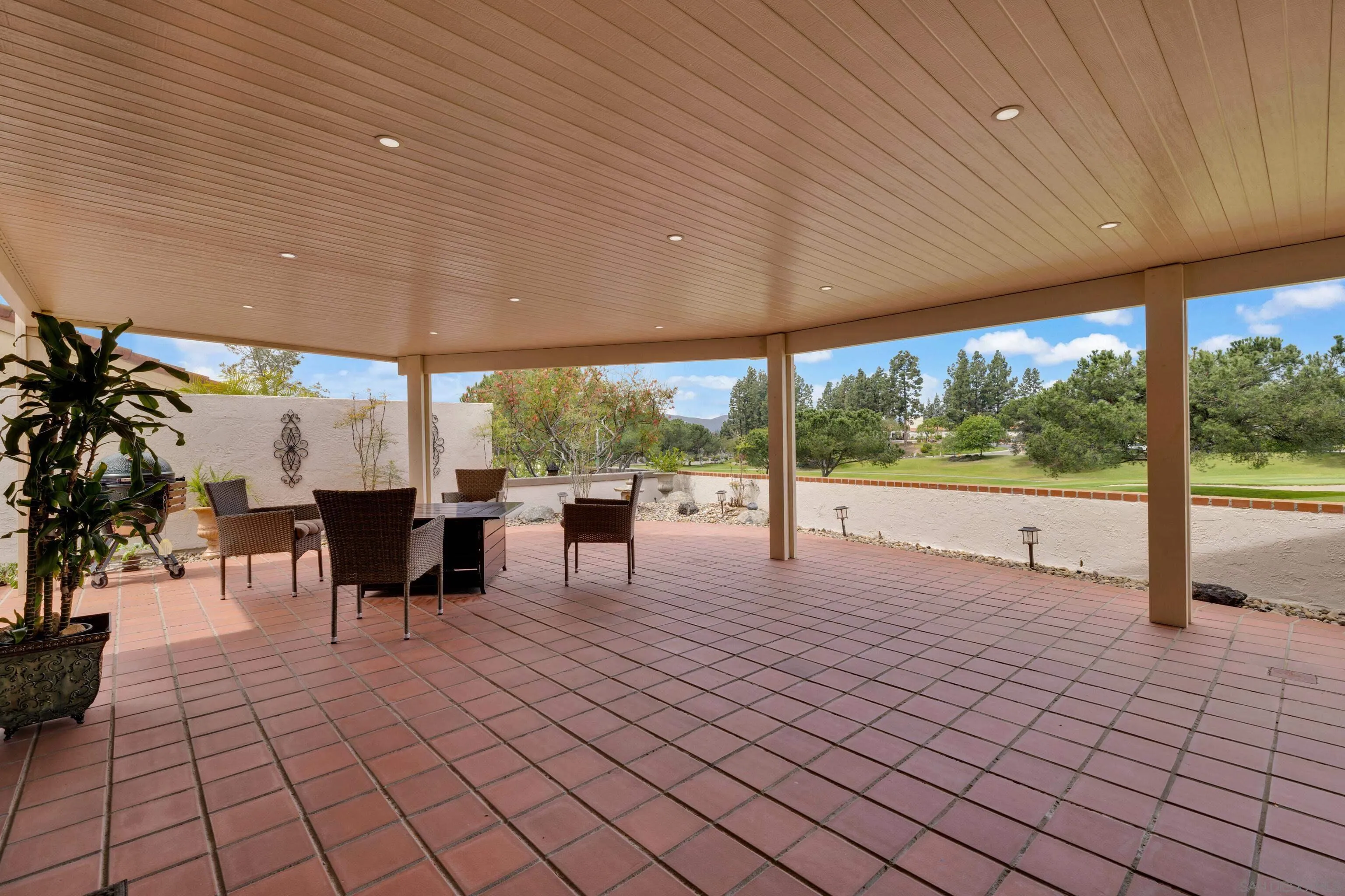 https://cdn.realtyfeed.com/cdn/127/250024383/60624ca1894175867126c2e5d9623cc4.webp