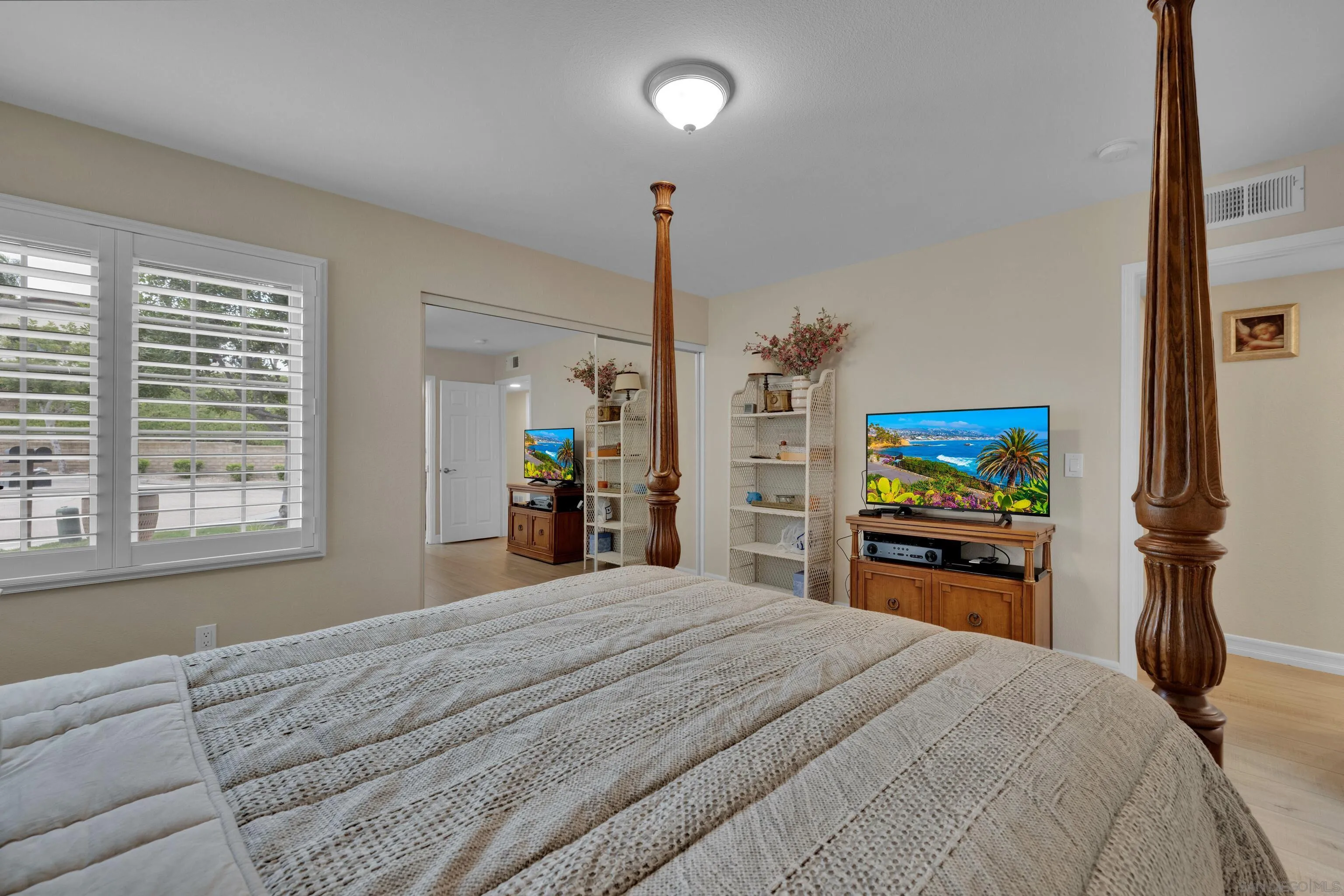 https://cdn.realtyfeed.com/cdn/127/250024383/86fc5b980e16e9983fd78e4acea2db1e.webp