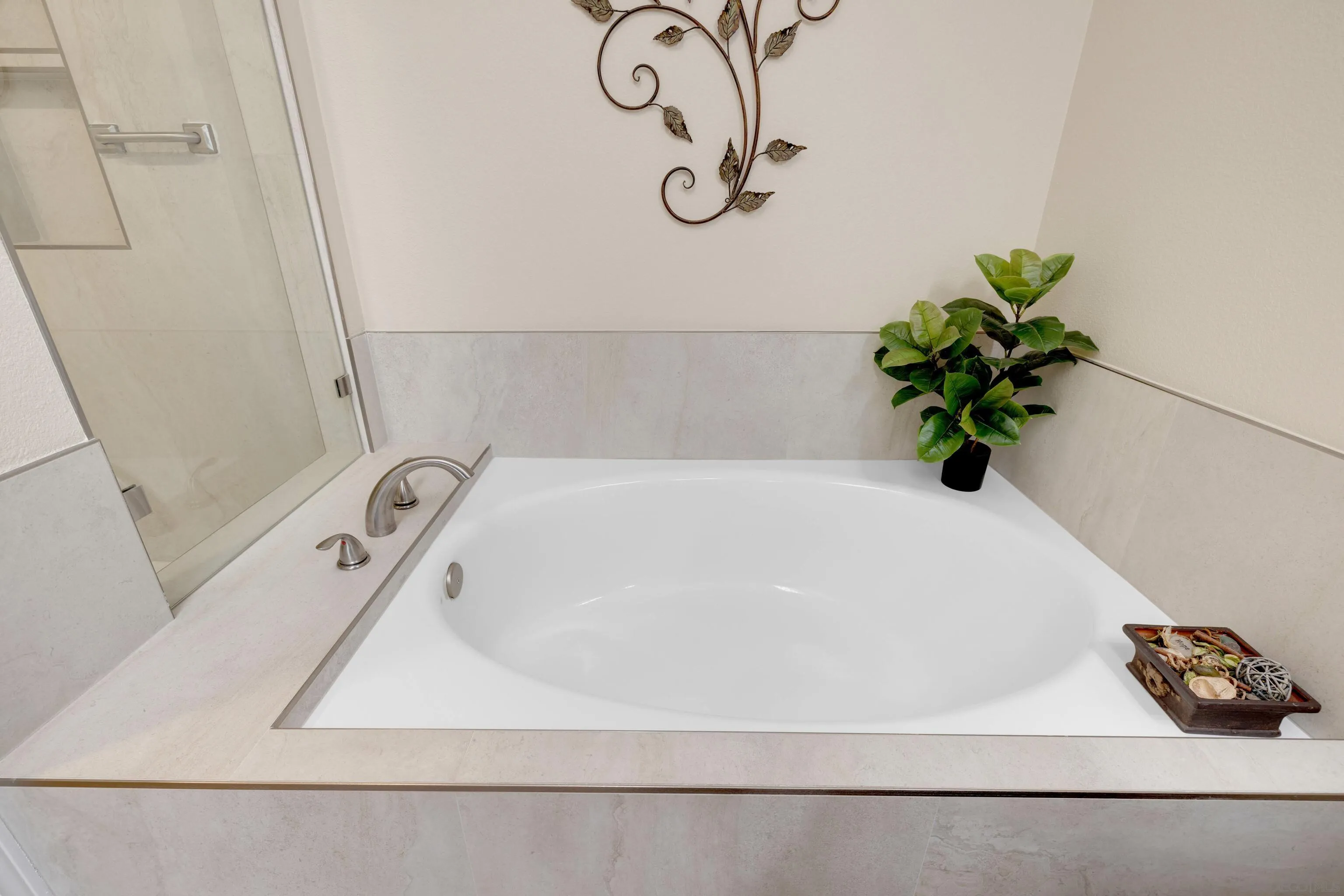 https://cdn.realtyfeed.com/cdn/127/250024383/87d5878051bd317b64de993fd6a6c0d8.webp