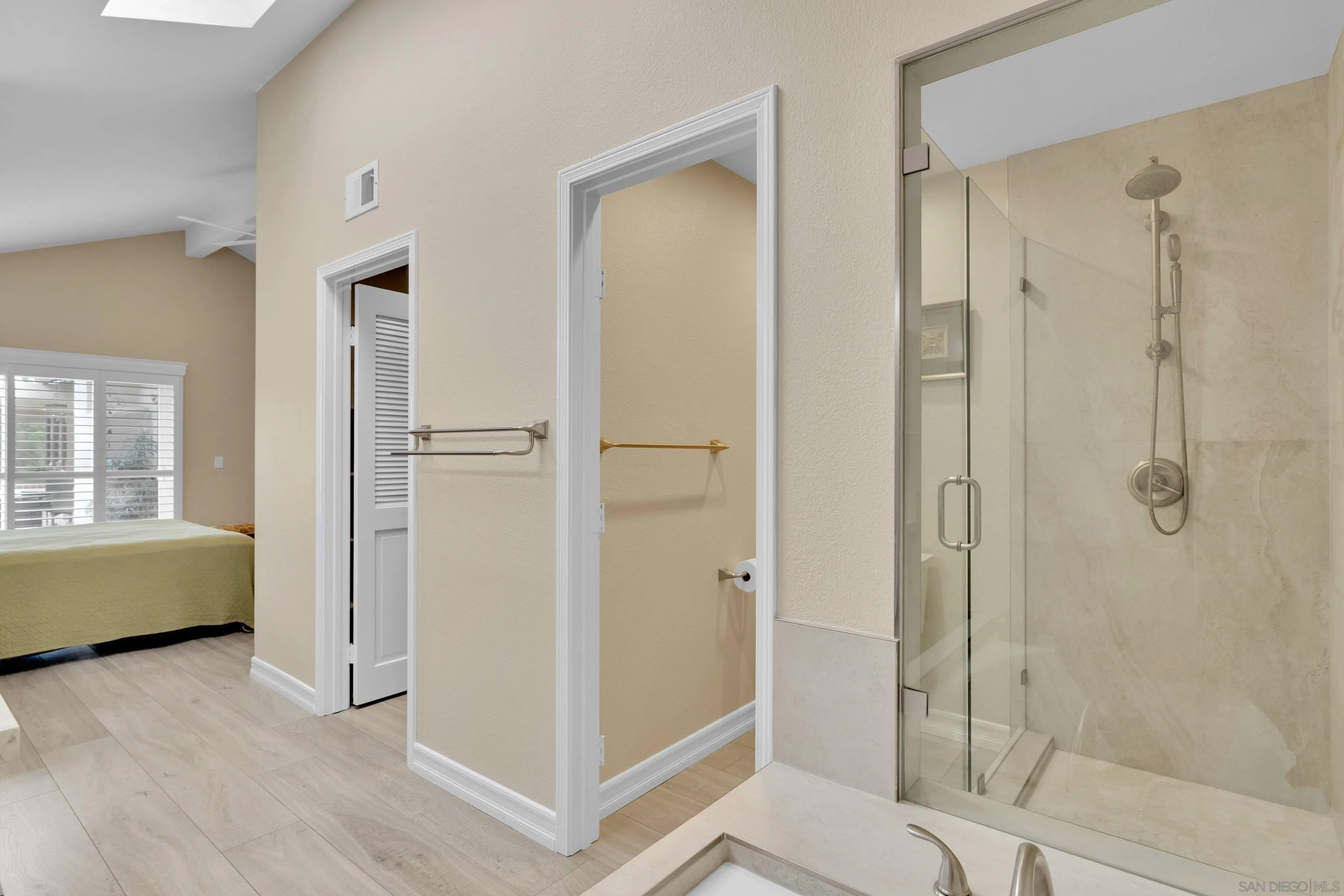 https://cdn.realtyfeed.com/cdn/127/250024383/a4401418b6fe40ce2d934d9597a70158.webp