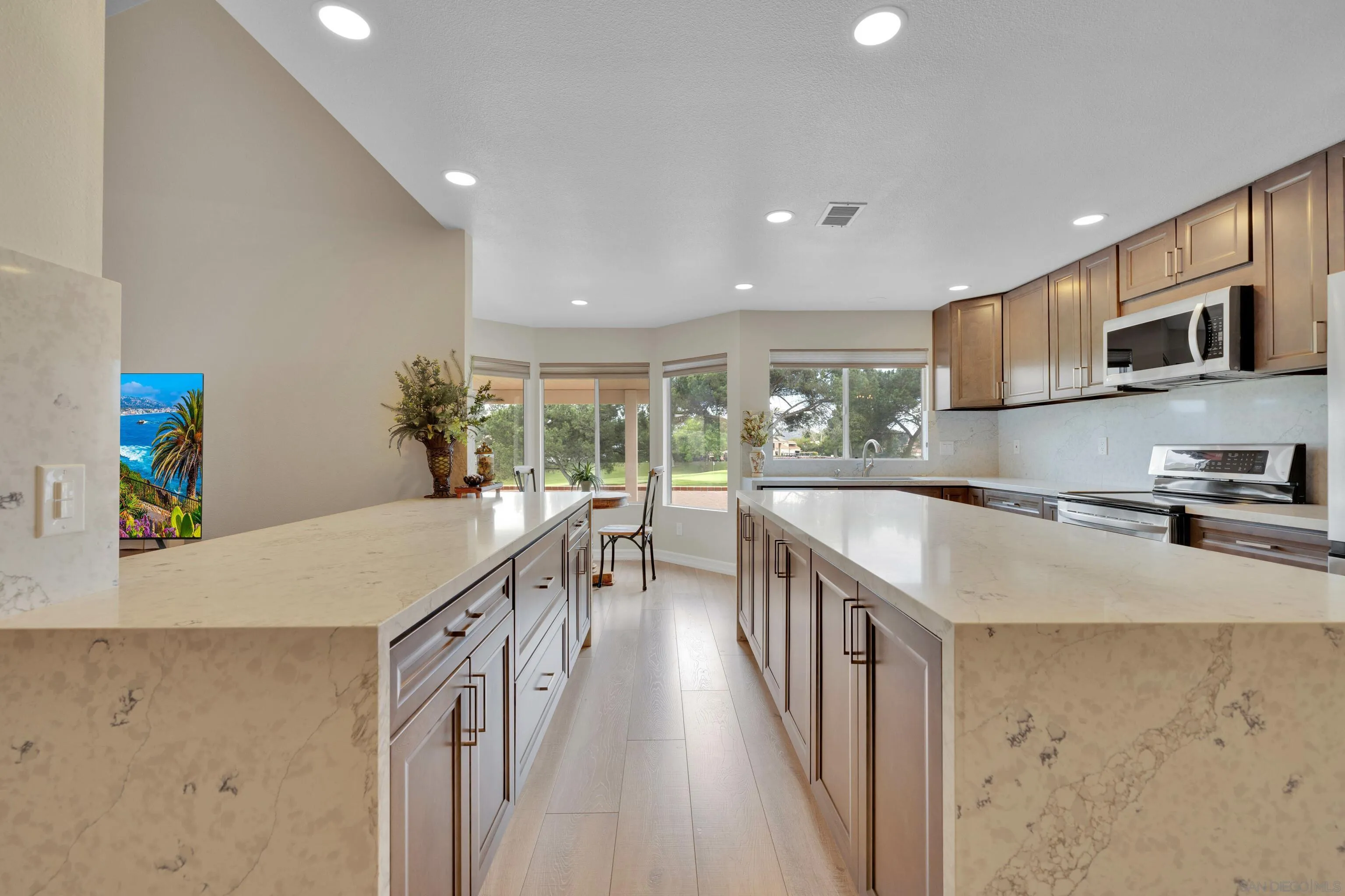 https://cdn.realtyfeed.com/cdn/127/250024383/b026e6976d74d15992d806175a37c1d4.webp