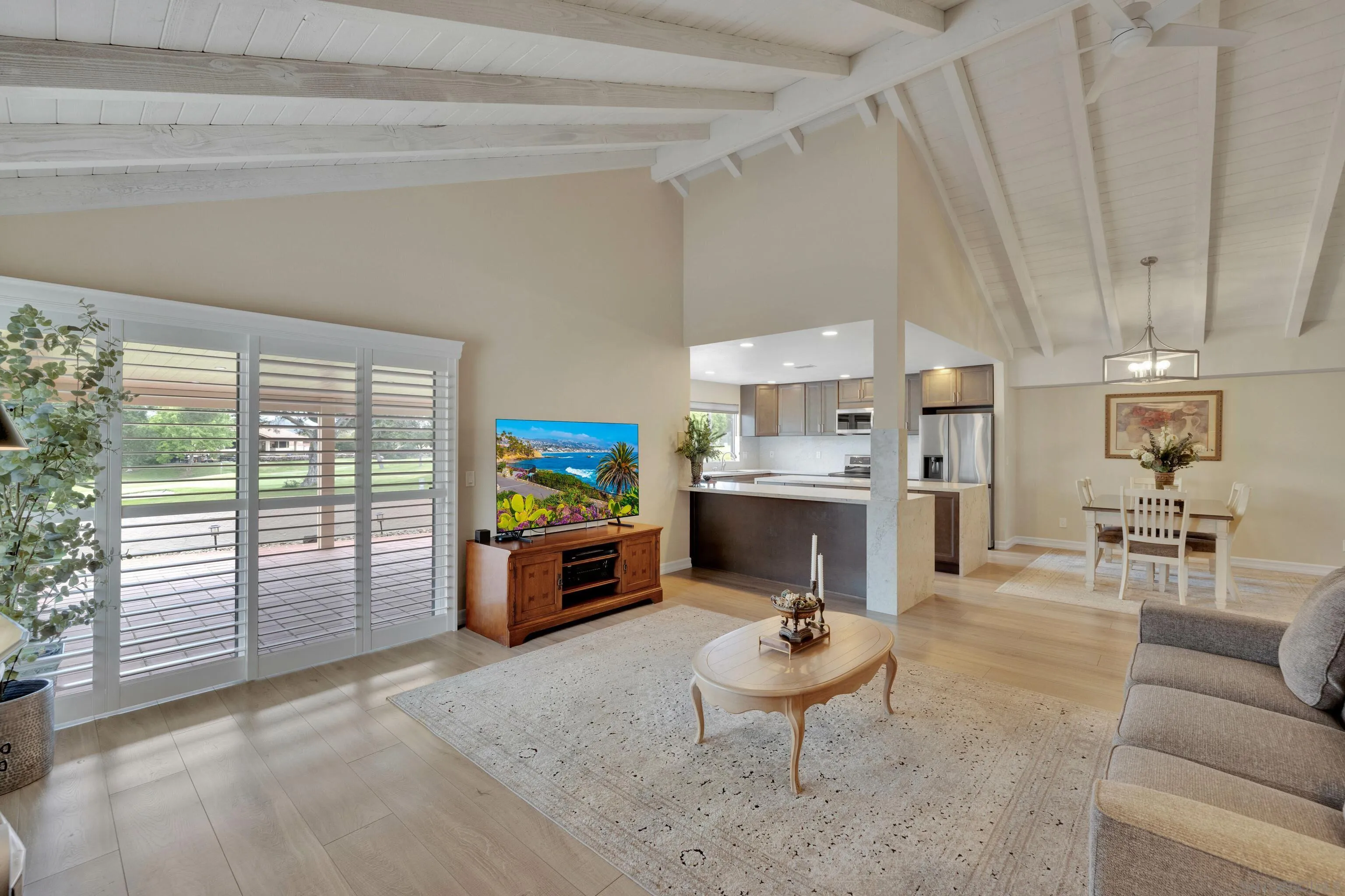 https://cdn.realtyfeed.com/cdn/127/250024383/cd01530bfa54eeaff694d3d578e42193.webp