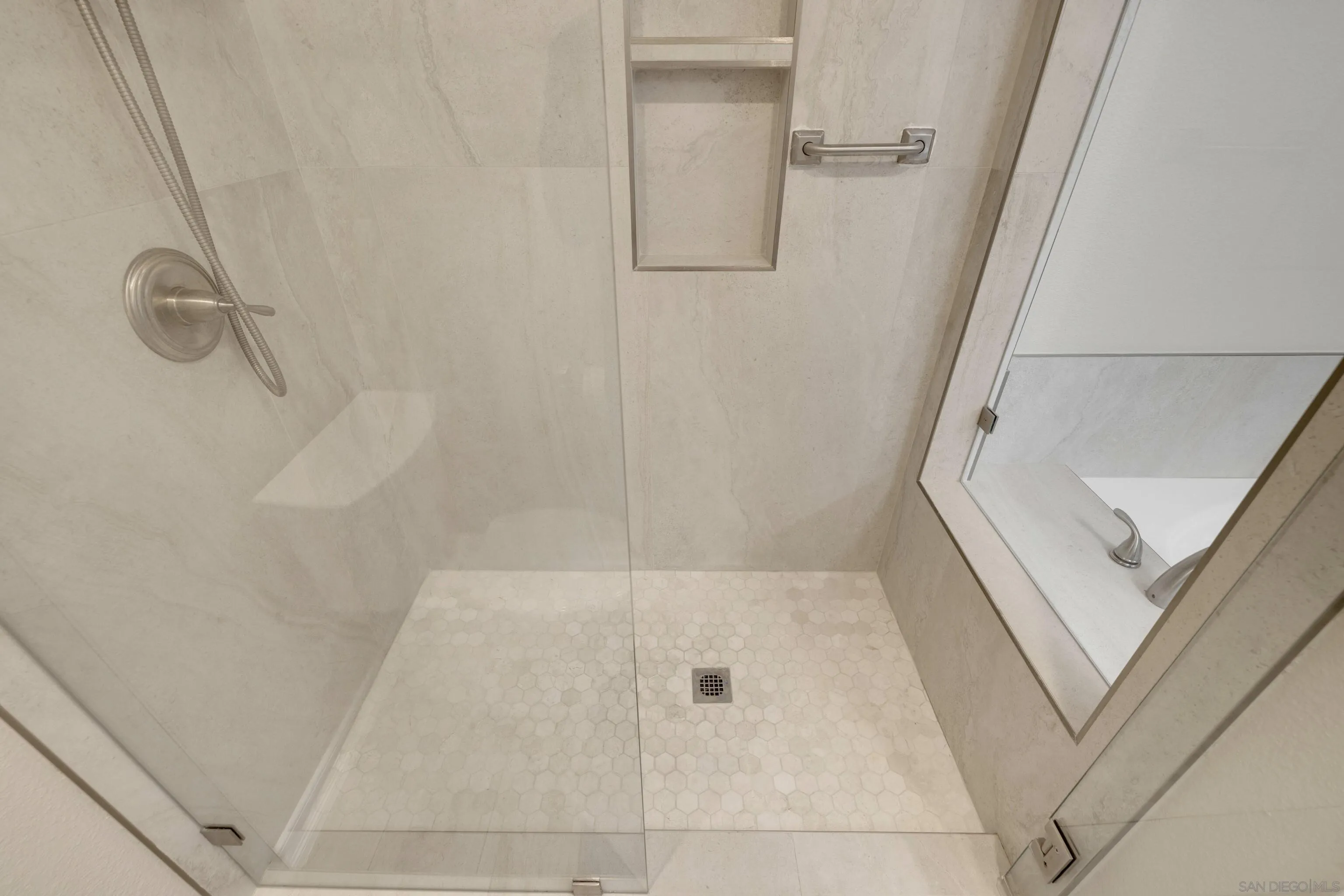 https://cdn.realtyfeed.com/cdn/127/250024383/e3bf182c724c319a68da222c7829cd2c.webp