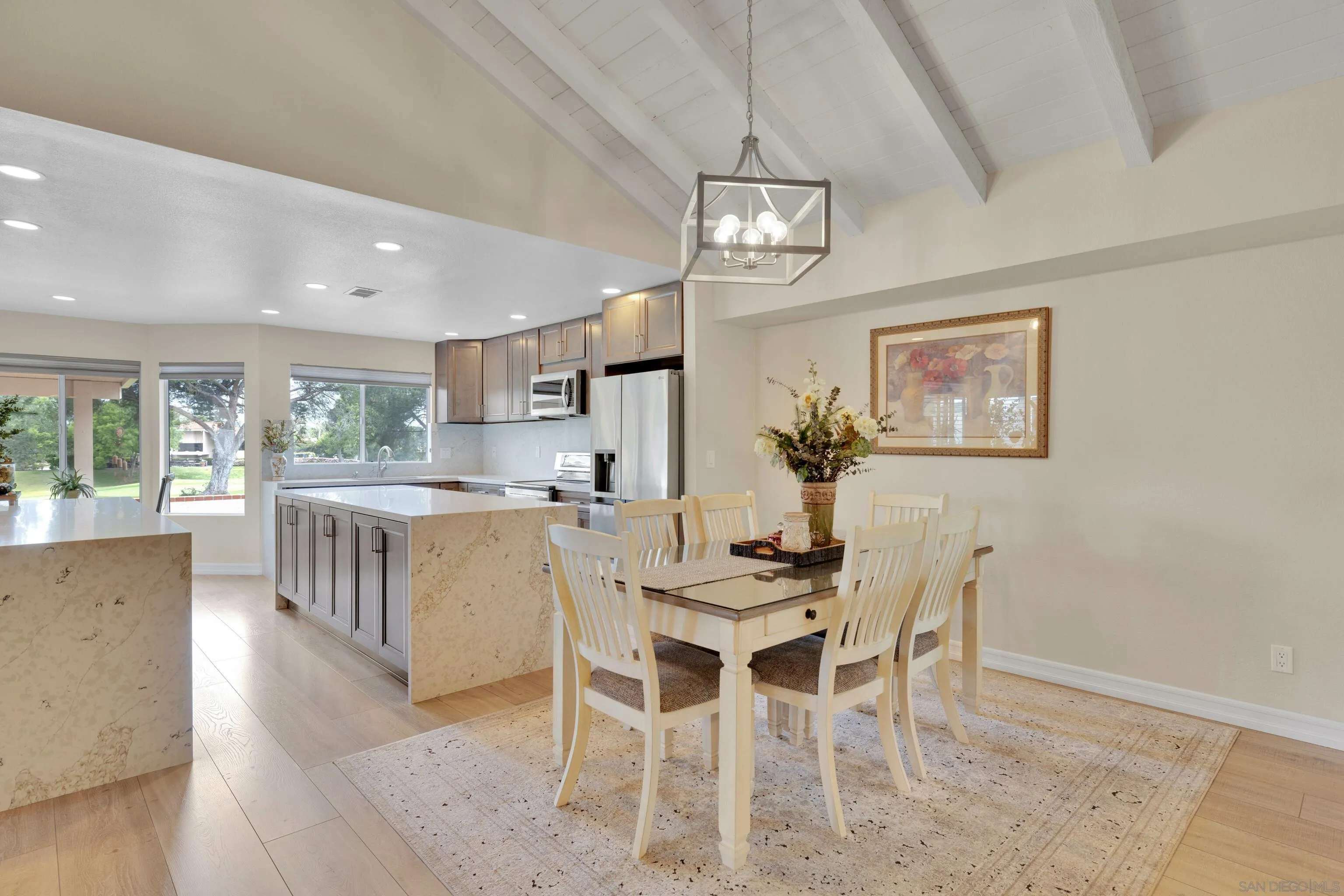 https://cdn.realtyfeed.com/cdn/127/250024383/f47a90cac8737733cc1d02d4d58fc02e.webp