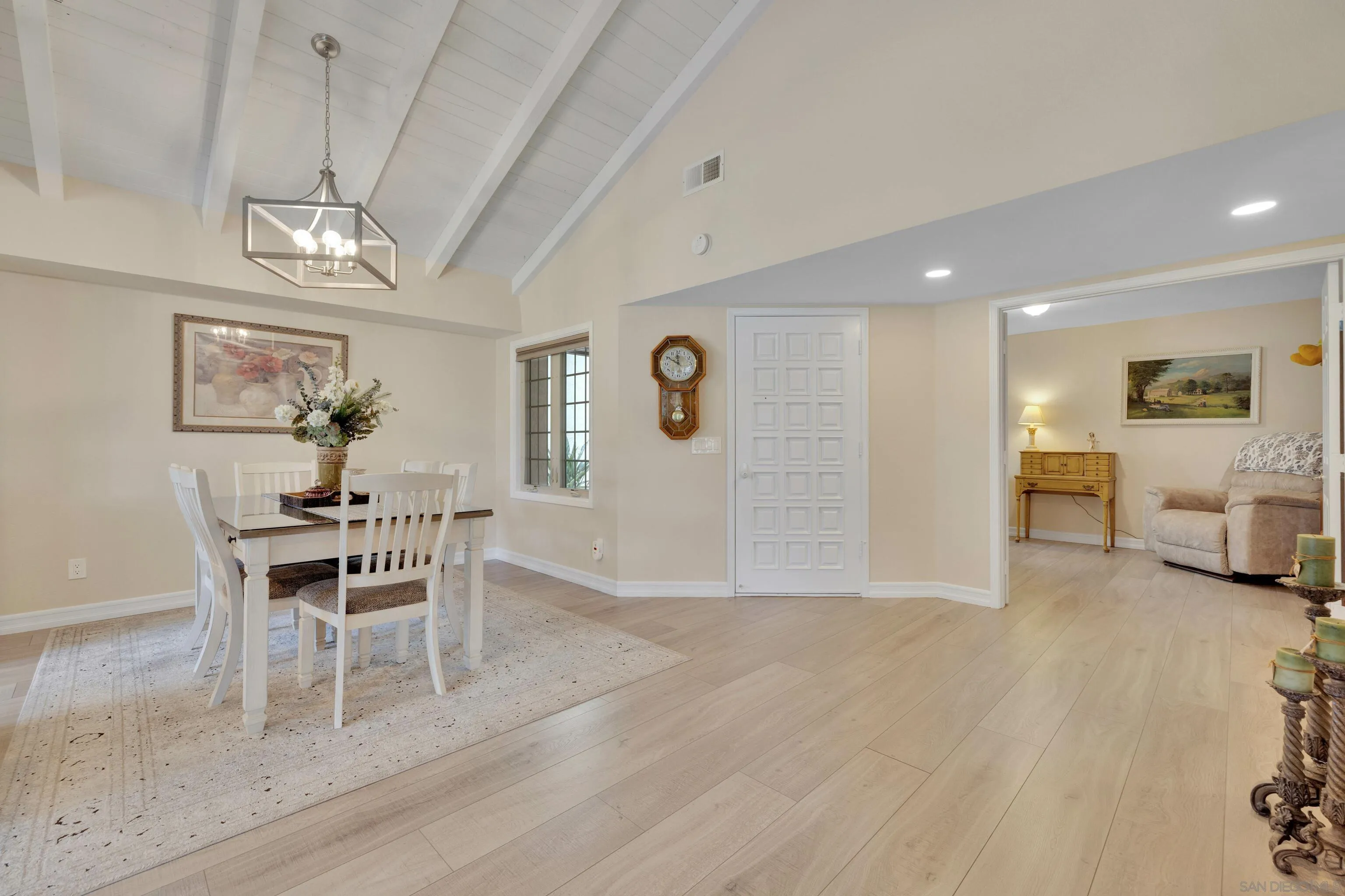 https://cdn.realtyfeed.com/cdn/127/250024383/f7de3b9770c64a7574bc4dc32afc36b0.webp