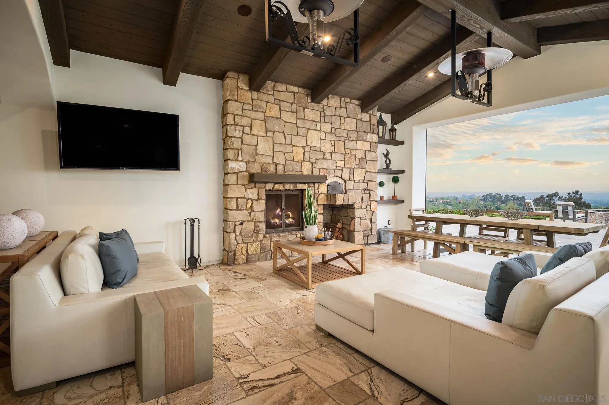 https://cdn.realtyfeed.com/cdn/127/250024405/115f30dadf366bbc27f99229fde21dcf.webp