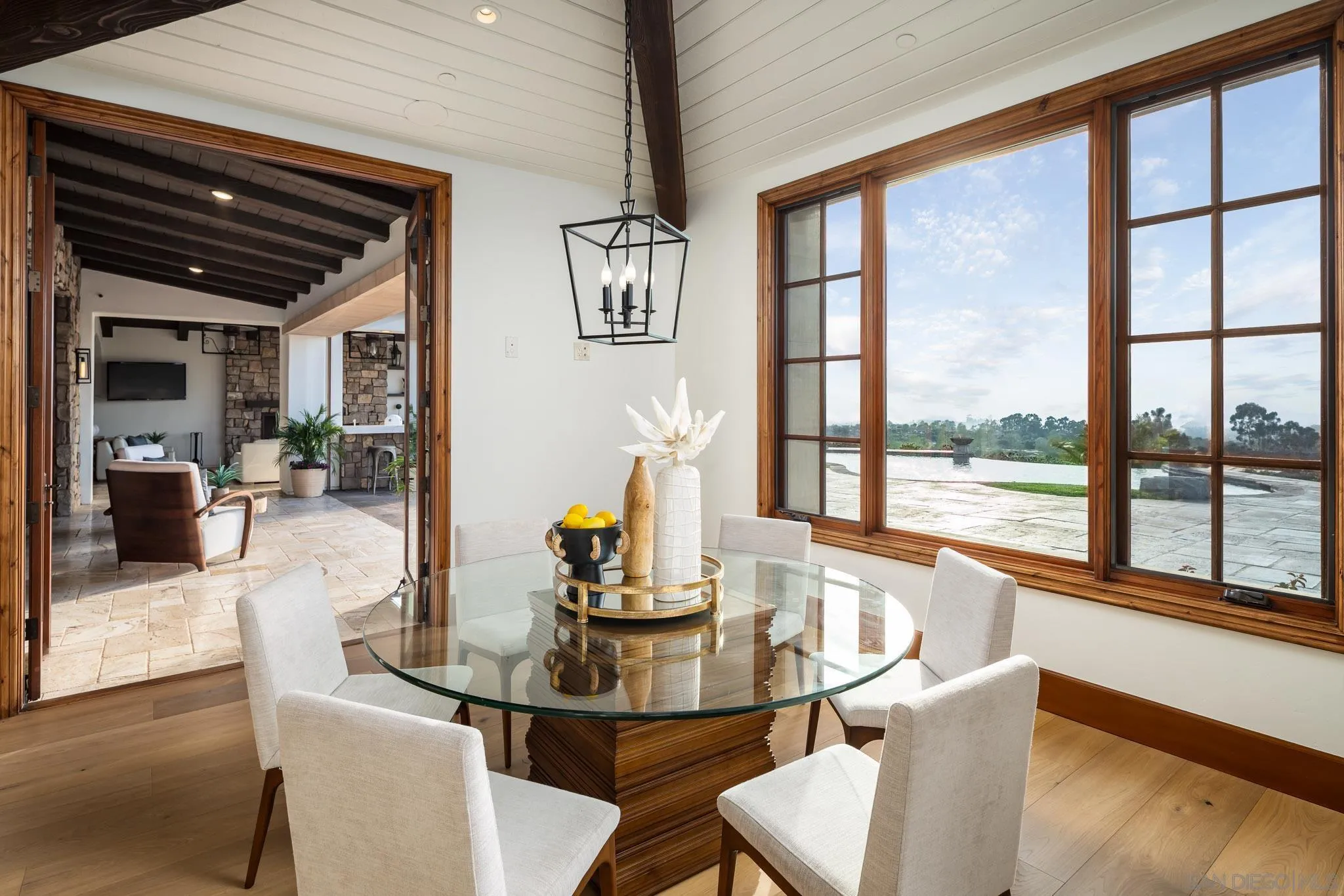 https://cdn.realtyfeed.com/cdn/127/250024405/de915e8a2d8899c3664d5e188437192d.webp