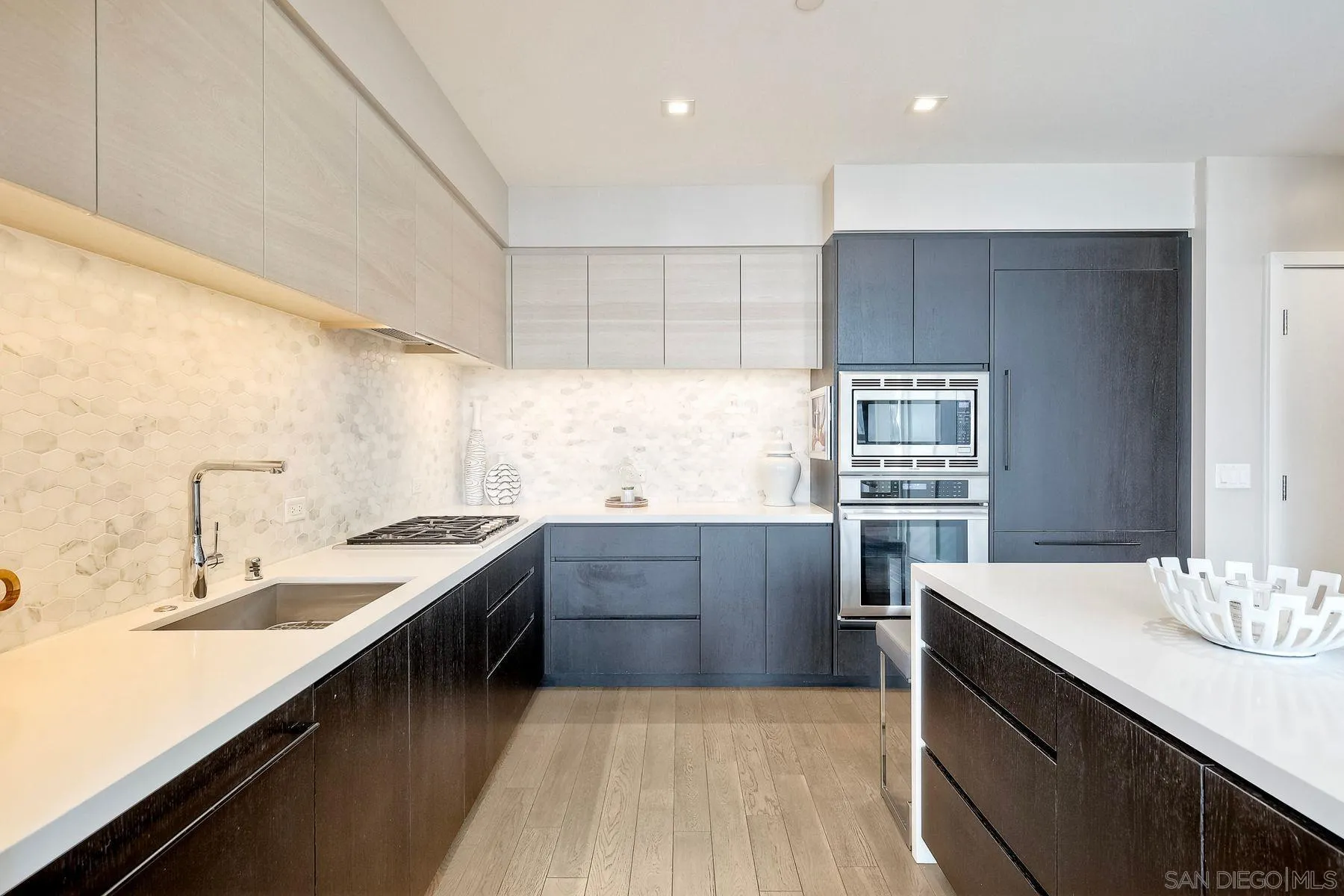 https://cdn.realtyfeed.com/cdn/127/250024412/45fc973796d08deaf606dc18a769ec82.webp