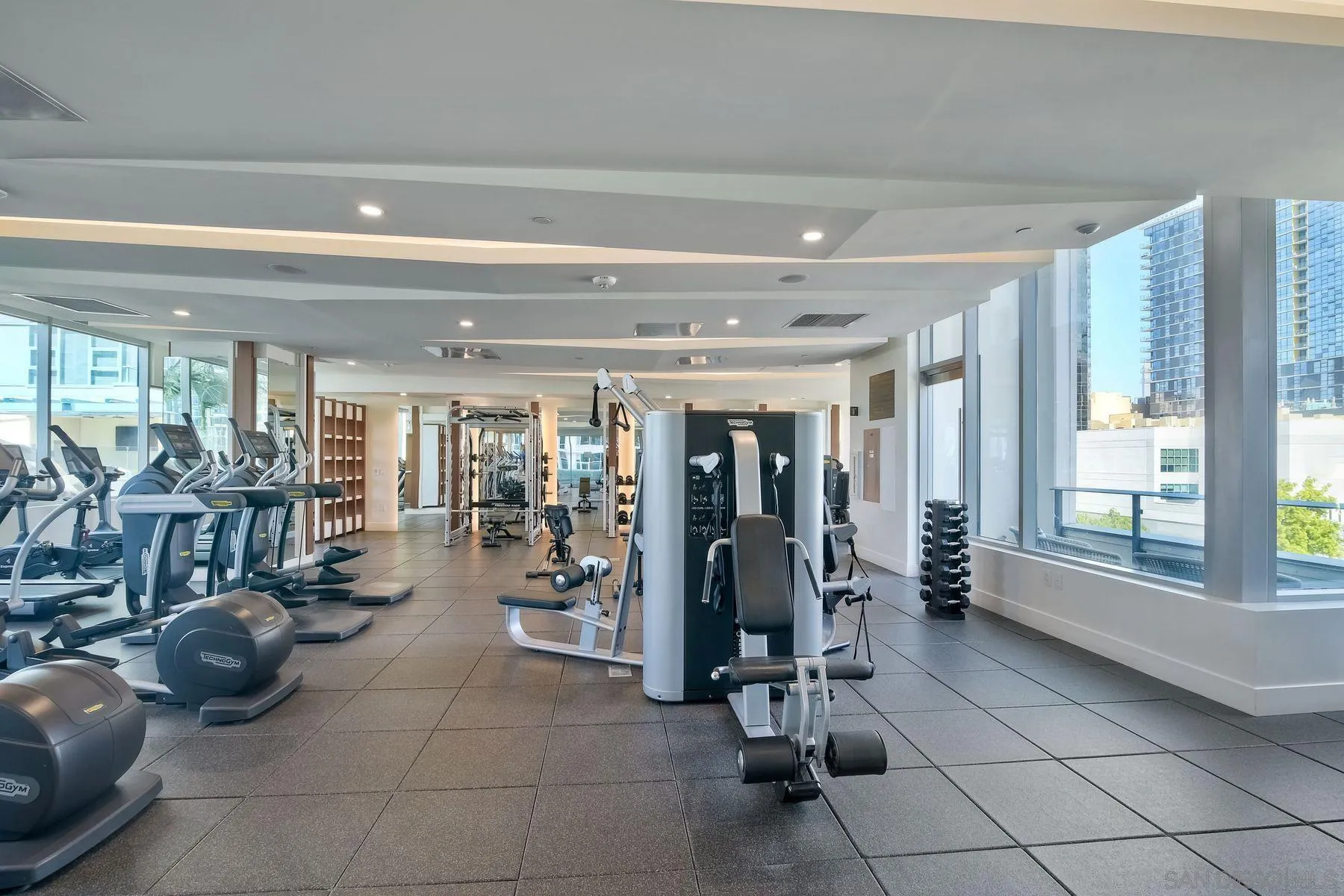 https://cdn.realtyfeed.com/cdn/127/250024412/ea6be6c6fb76d146f7ad4bfc0c43060e.webp