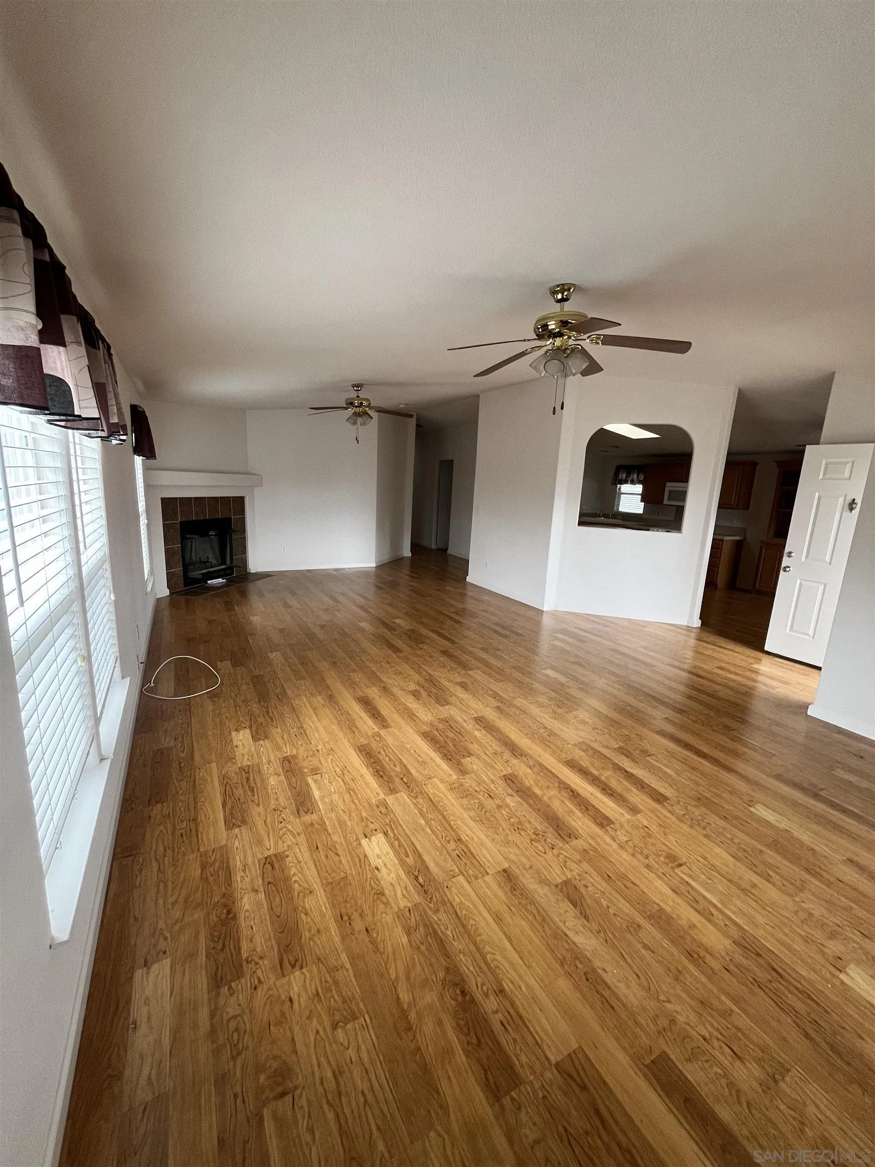 https://cdn.realtyfeed.com/cdn/127/250024525/3d0b77ee1a5681d96eebd9a4845b4cf0.webp
