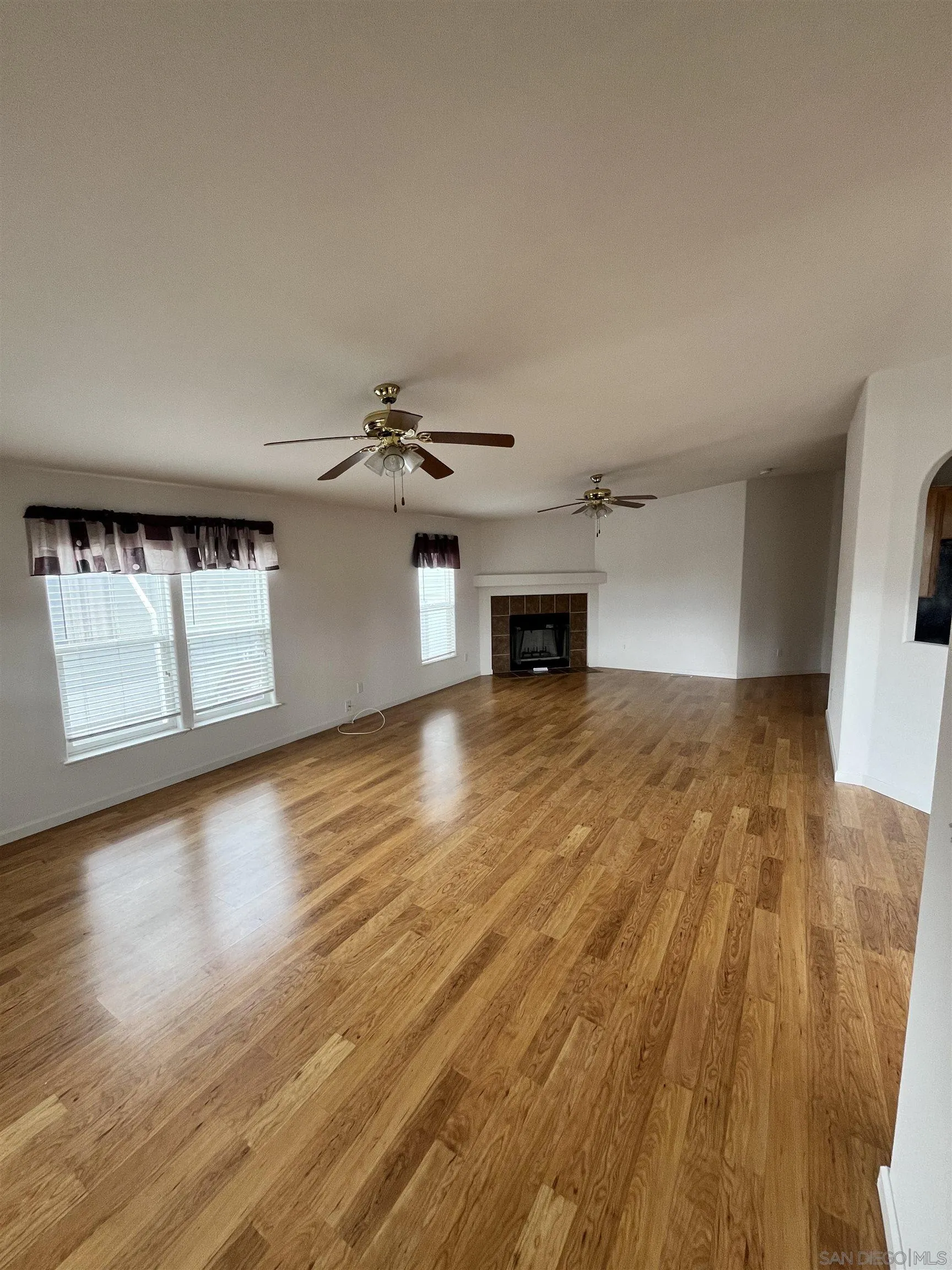 https://cdn.realtyfeed.com/cdn/127/250024525/e71ee0c53f4d307e98206b24fe4db7b1.webp