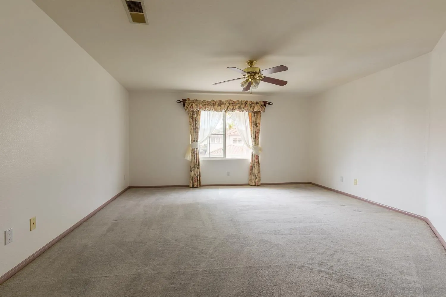https://cdn.realtyfeed.com/cdn/127/250024577/f3f696c18598214a3beef870a9a6d5c4.webp