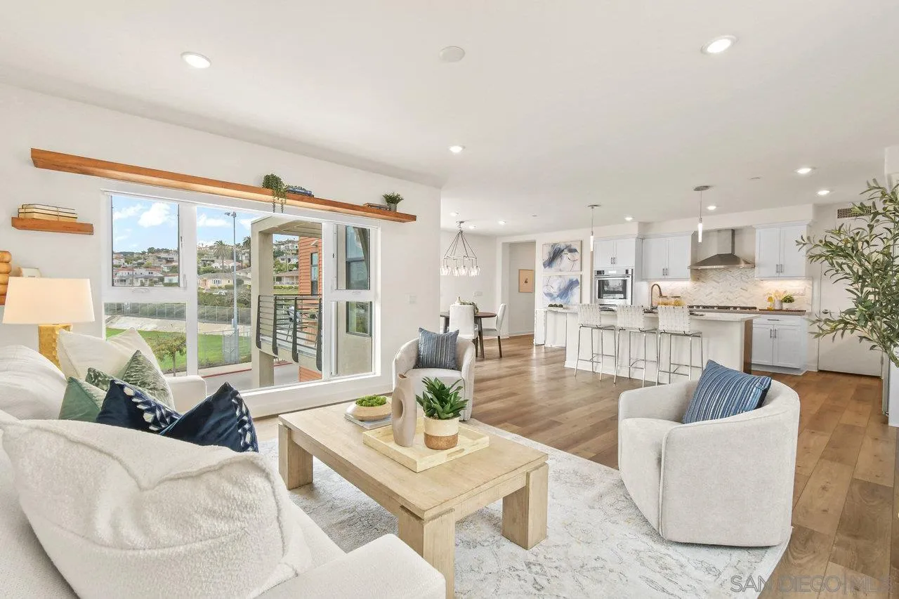 More Details about MLS # 250024585 : 3128 CANON UNIT 303