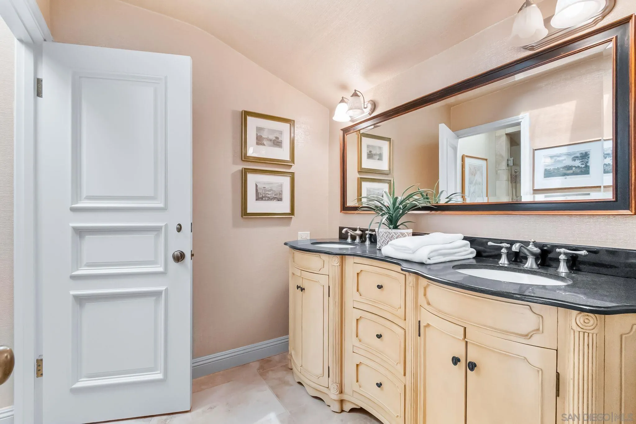 https://cdn.realtyfeed.com/cdn/127/250024589/fdd91d29f5df02c48a4a96f72831e7d3.webp
