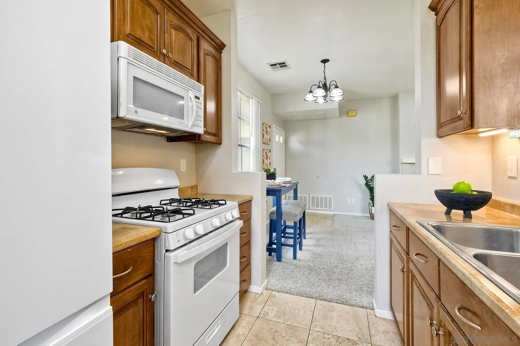 https://cdn.realtyfeed.com/cdn/127/250024648/323267941e823a64646250ad4c93db3f.webp