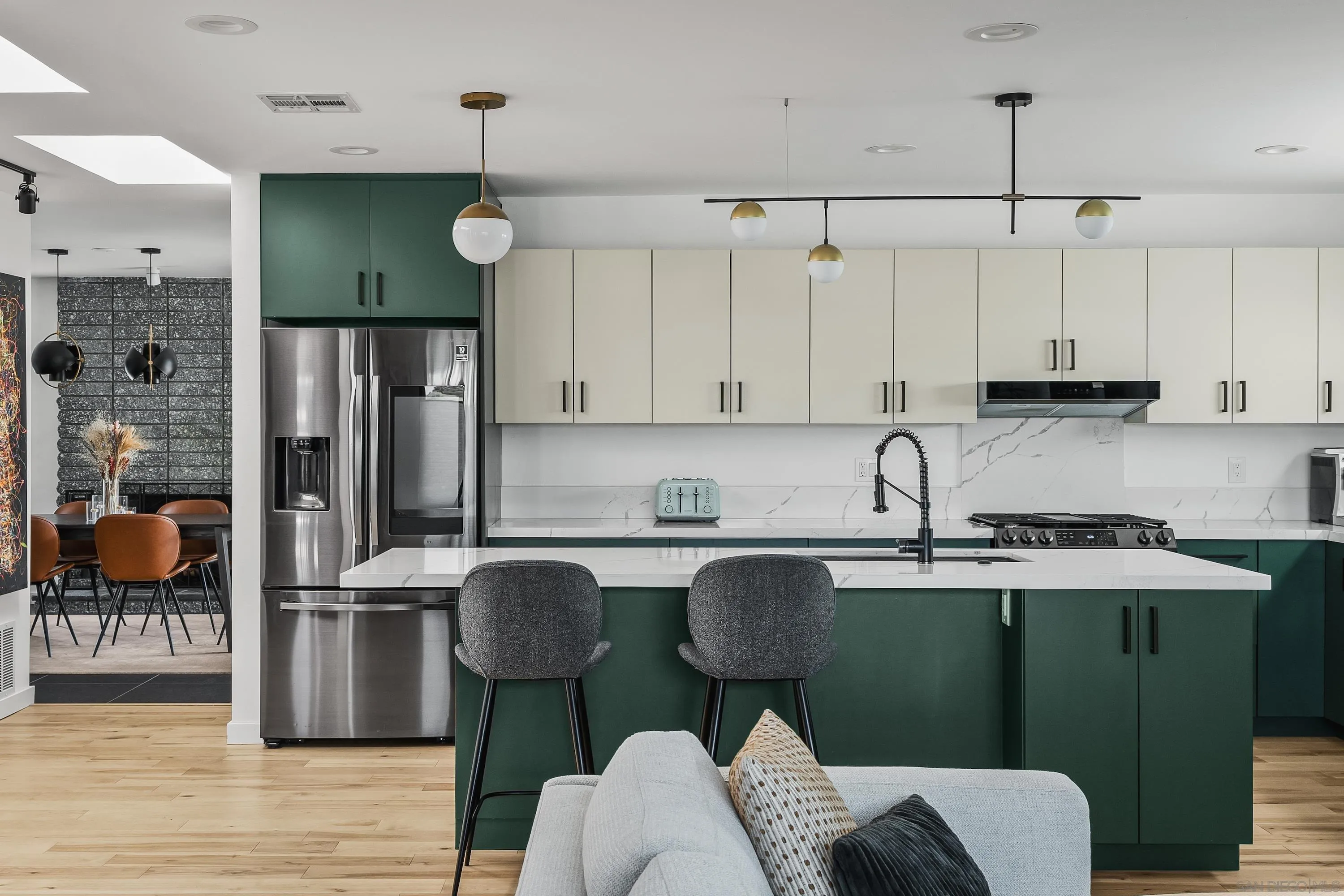 https://cdn.realtyfeed.com/cdn/127/250024701/85766fc2d62ca748b08812b27daf54d3.webp