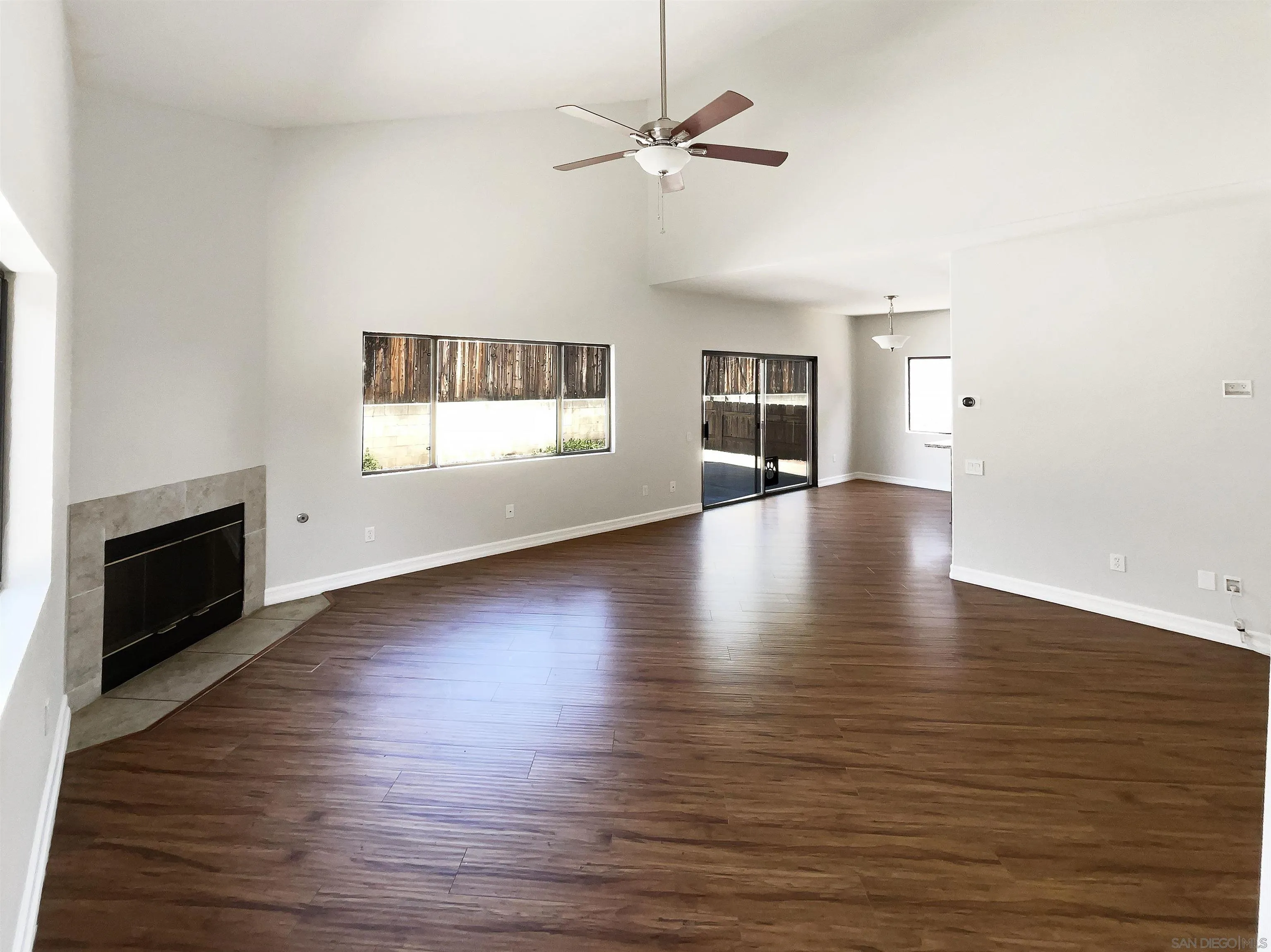 https://cdn.realtyfeed.com/cdn/127/250024721/fa504d86ea77995b588c85137f358185.webp