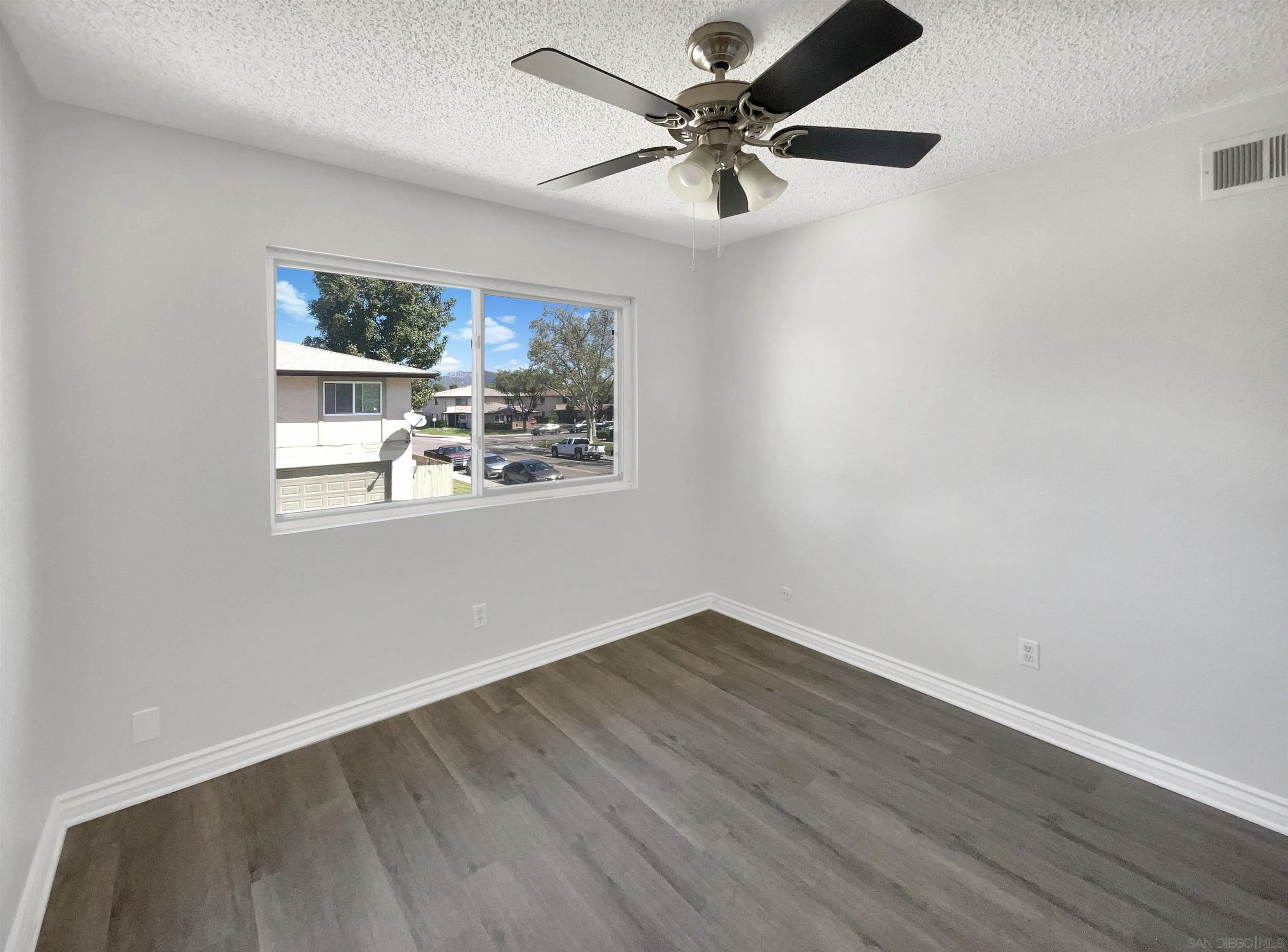 https://cdn.realtyfeed.com/cdn/127/250024739/19706c47f49e224ef359dd185c78cc73.webp