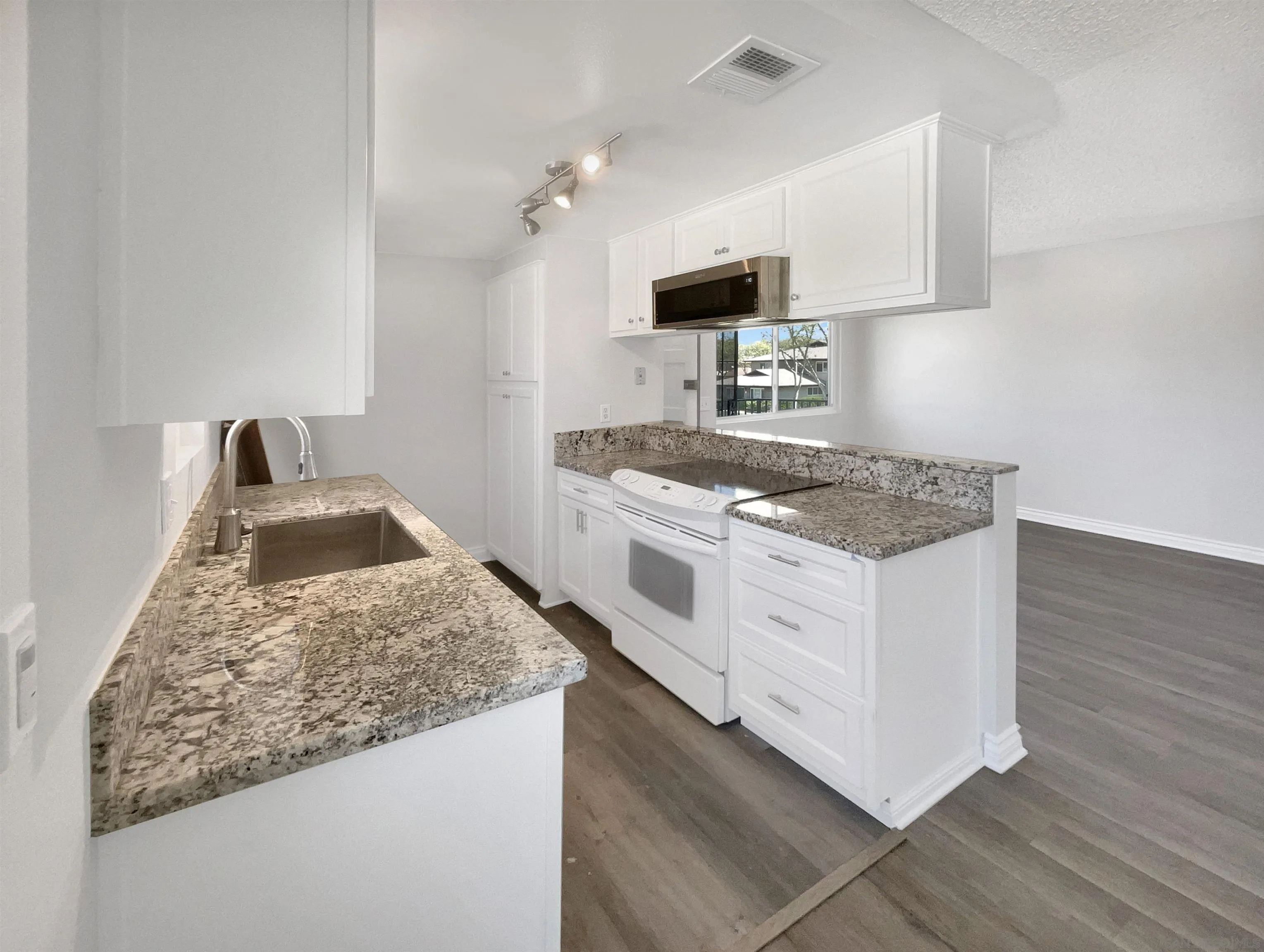 https://cdn.realtyfeed.com/cdn/127/250024739/b4165837c98a8ddd3b01a3e7862c561e.webp