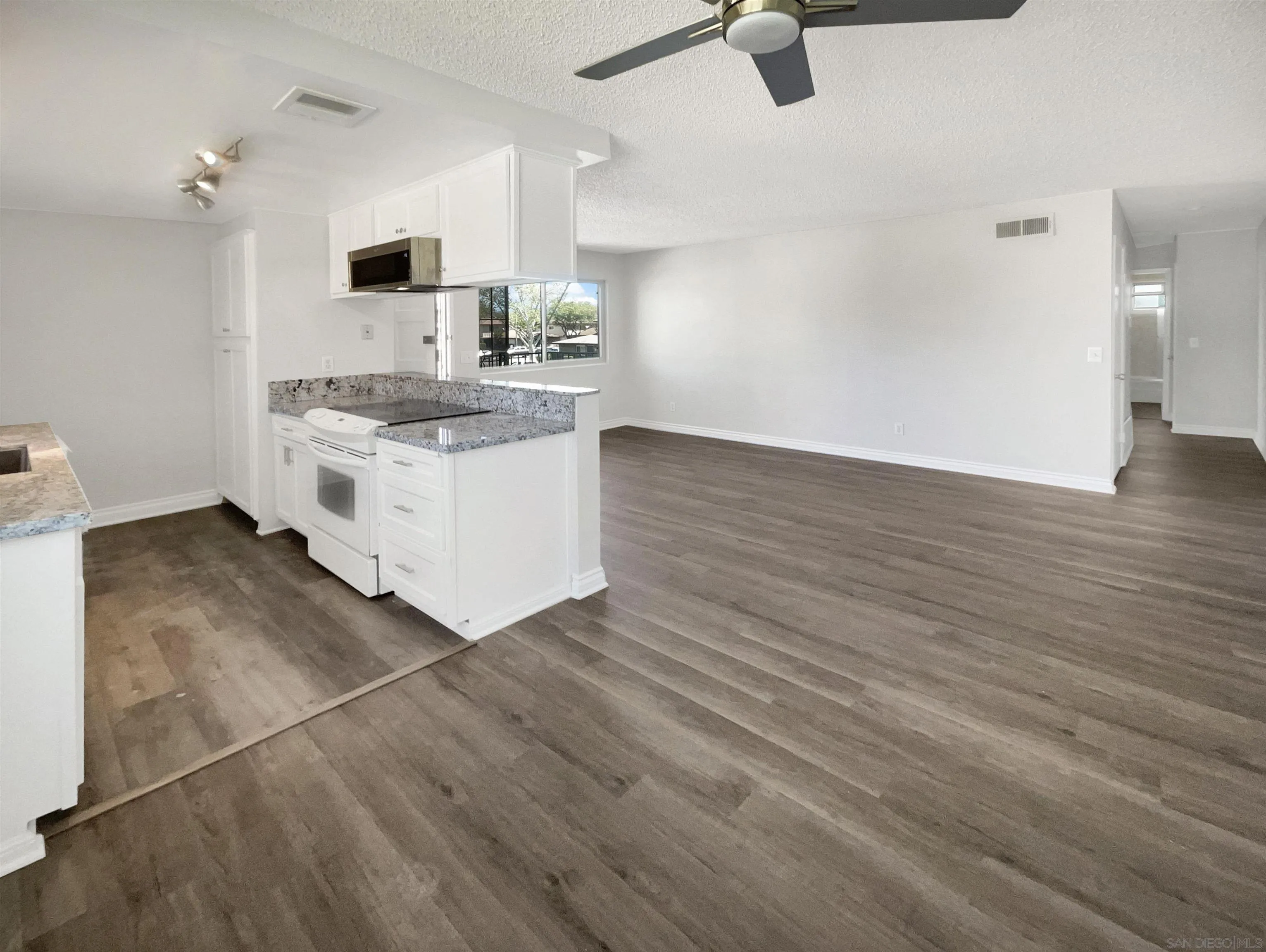 https://cdn.realtyfeed.com/cdn/127/250024739/b4ae292f77b2b4c80cc5994ff66b654b.webp