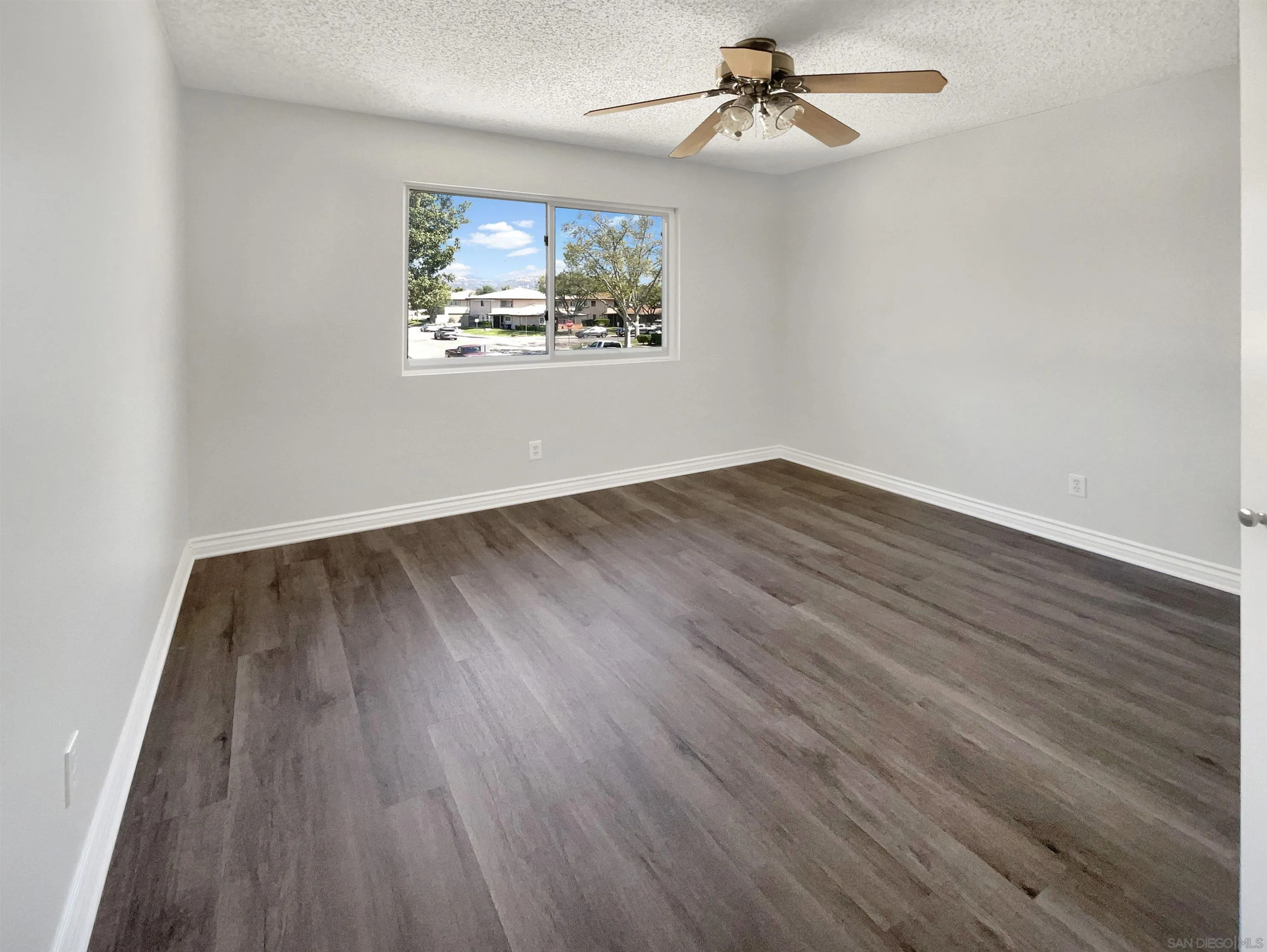 https://cdn.realtyfeed.com/cdn/127/250024739/defd1555fe61b5d87b78413eccbea9a1.webp