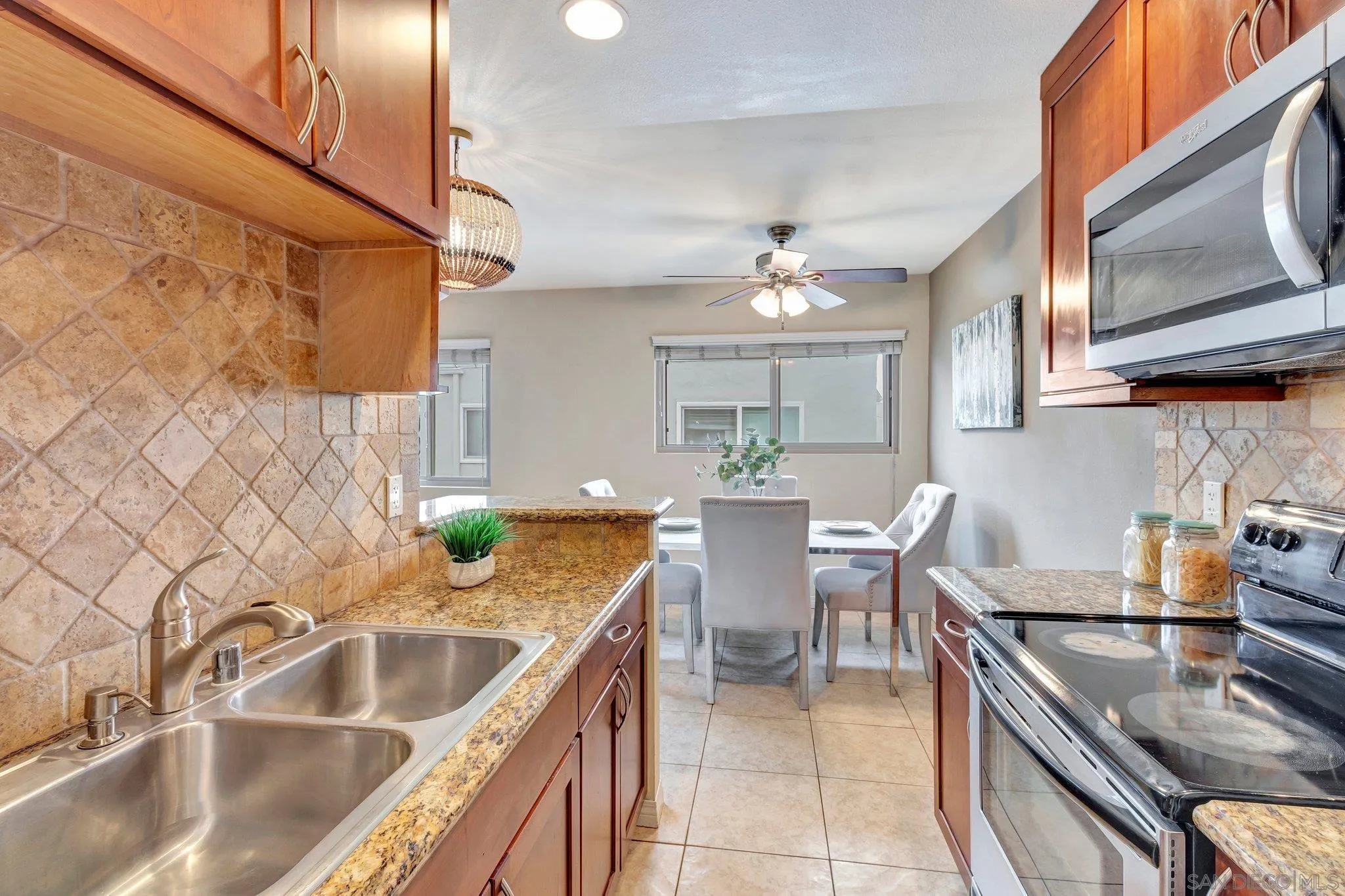 https://cdn.realtyfeed.com/cdn/127/250024773/01f589c1eb8afe372aedd7b1ca50cf85.webp