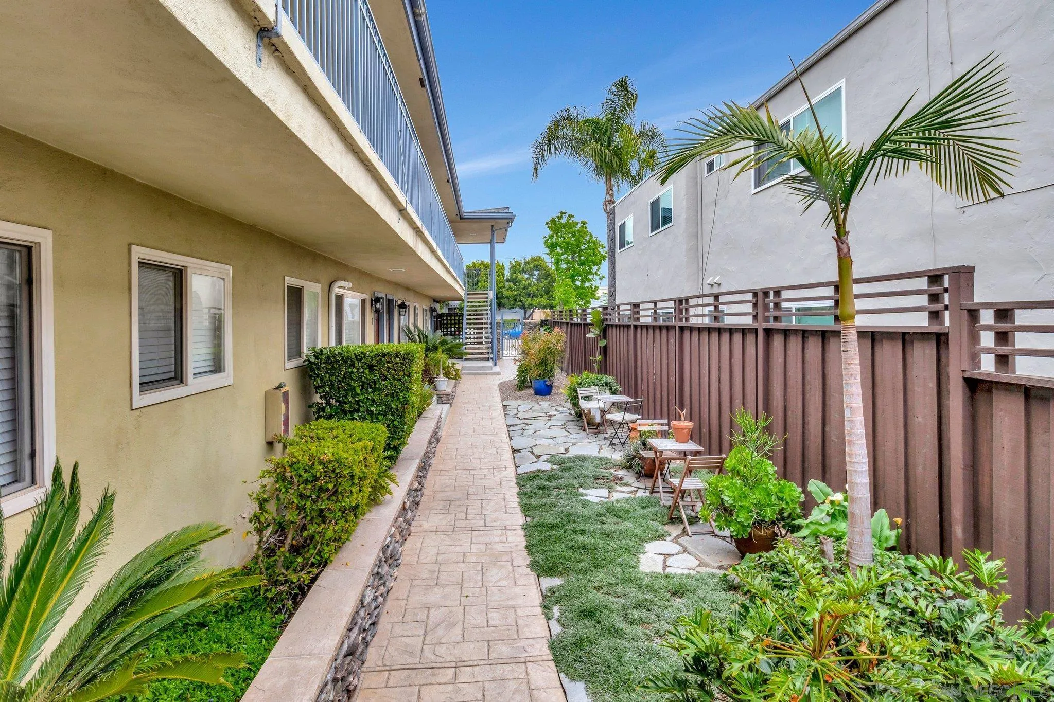 https://cdn.realtyfeed.com/cdn/127/250024773/88c84f0924371e81abd388e3a21838d2.webp