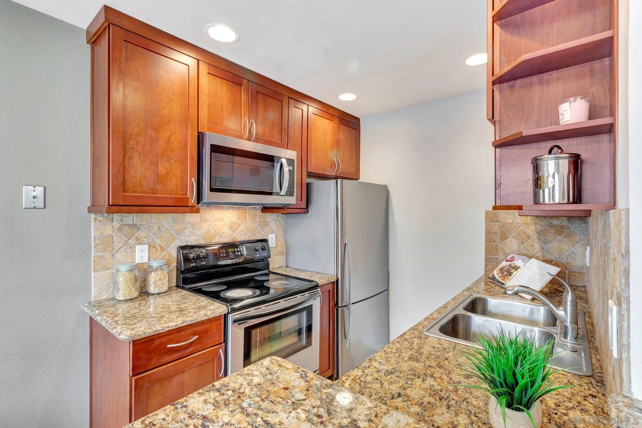 https://cdn.realtyfeed.com/cdn/127/250024773/ab03379ed1b73e694e77cfcbc8c6204c.webp