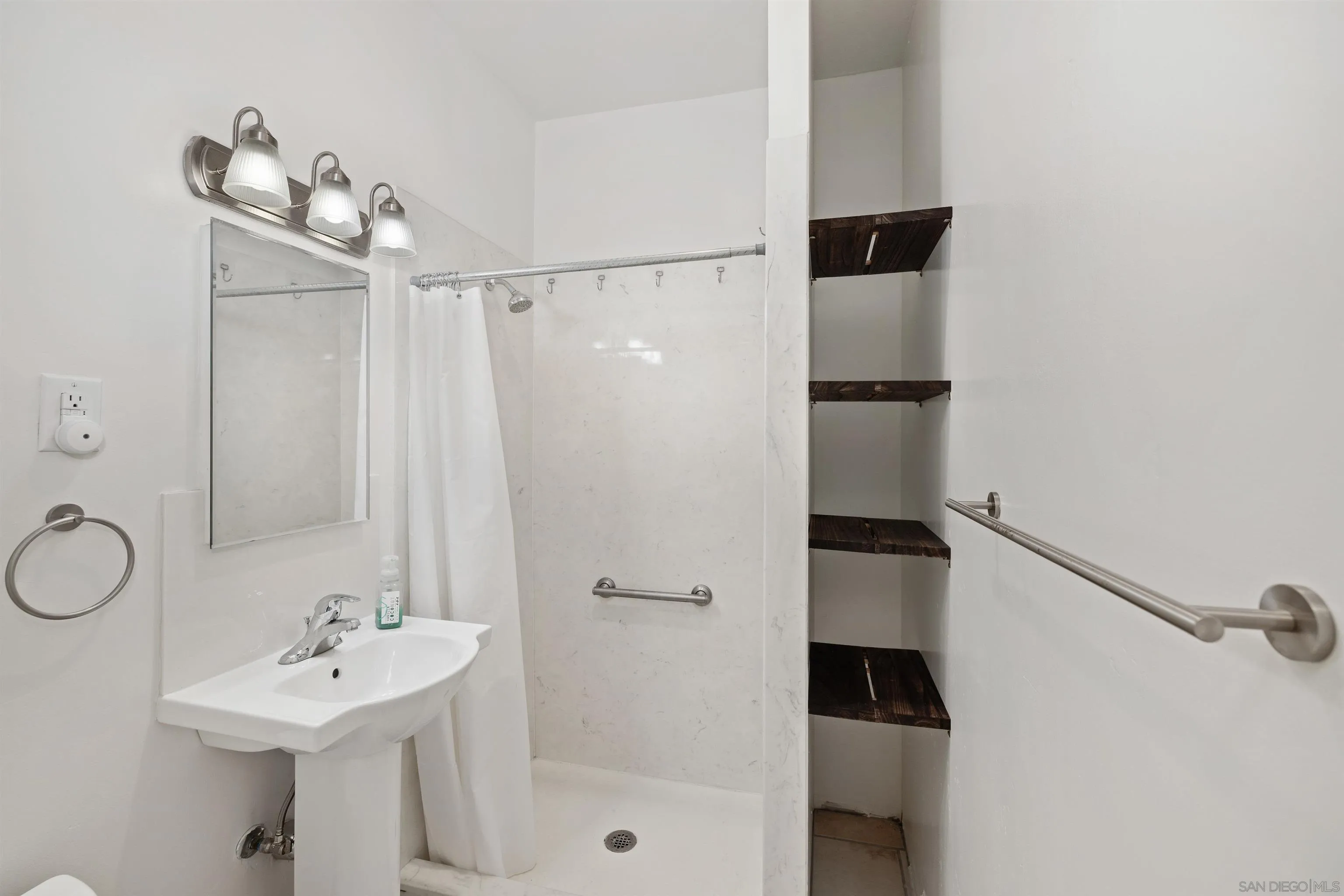 Photo #24: 250024848 Listing: Photo #24