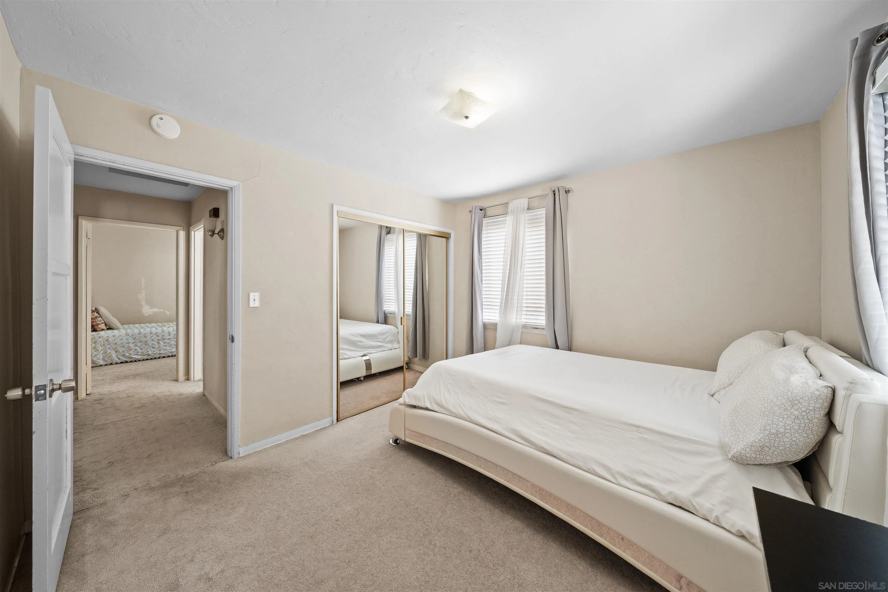 https://cdn.realtyfeed.com/cdn/127/250024882/262d2c43892740df27a84b8b31eaaae8.webp