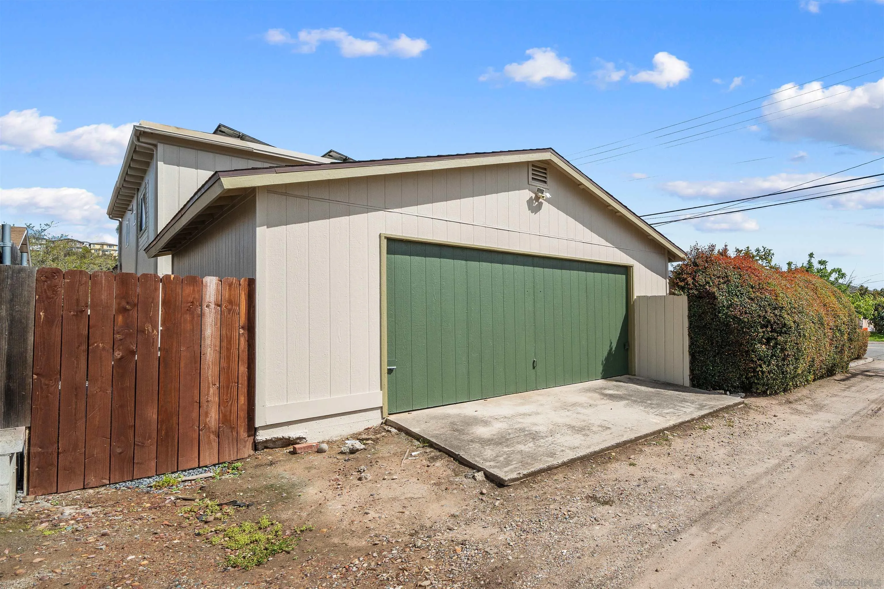 https://cdn.realtyfeed.com/cdn/127/250024882/2ffedf5e3a845aeb259dbdeeceb8e50d.webp