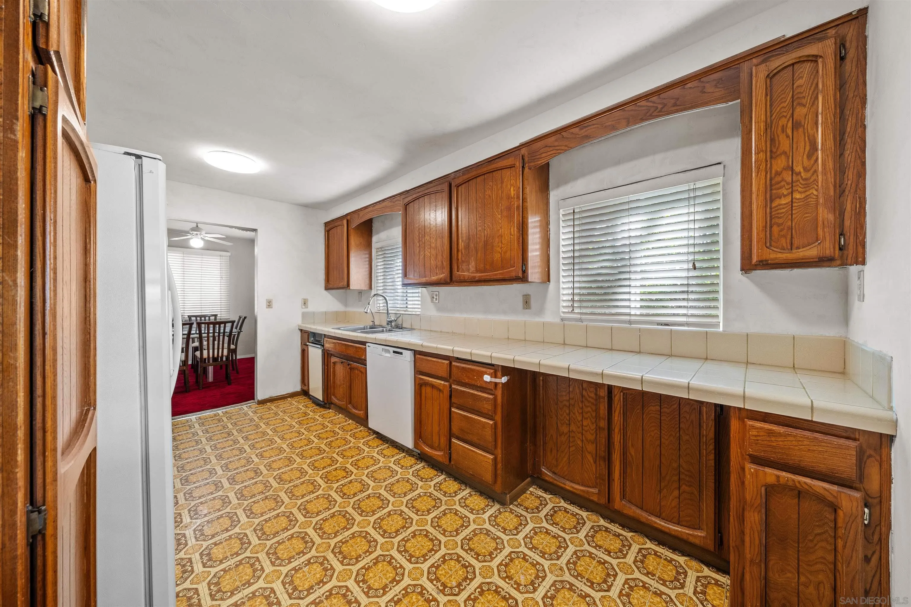 https://cdn.realtyfeed.com/cdn/127/250024882/3313832b563e7738ca0cb6b5fe7d5e25.webp