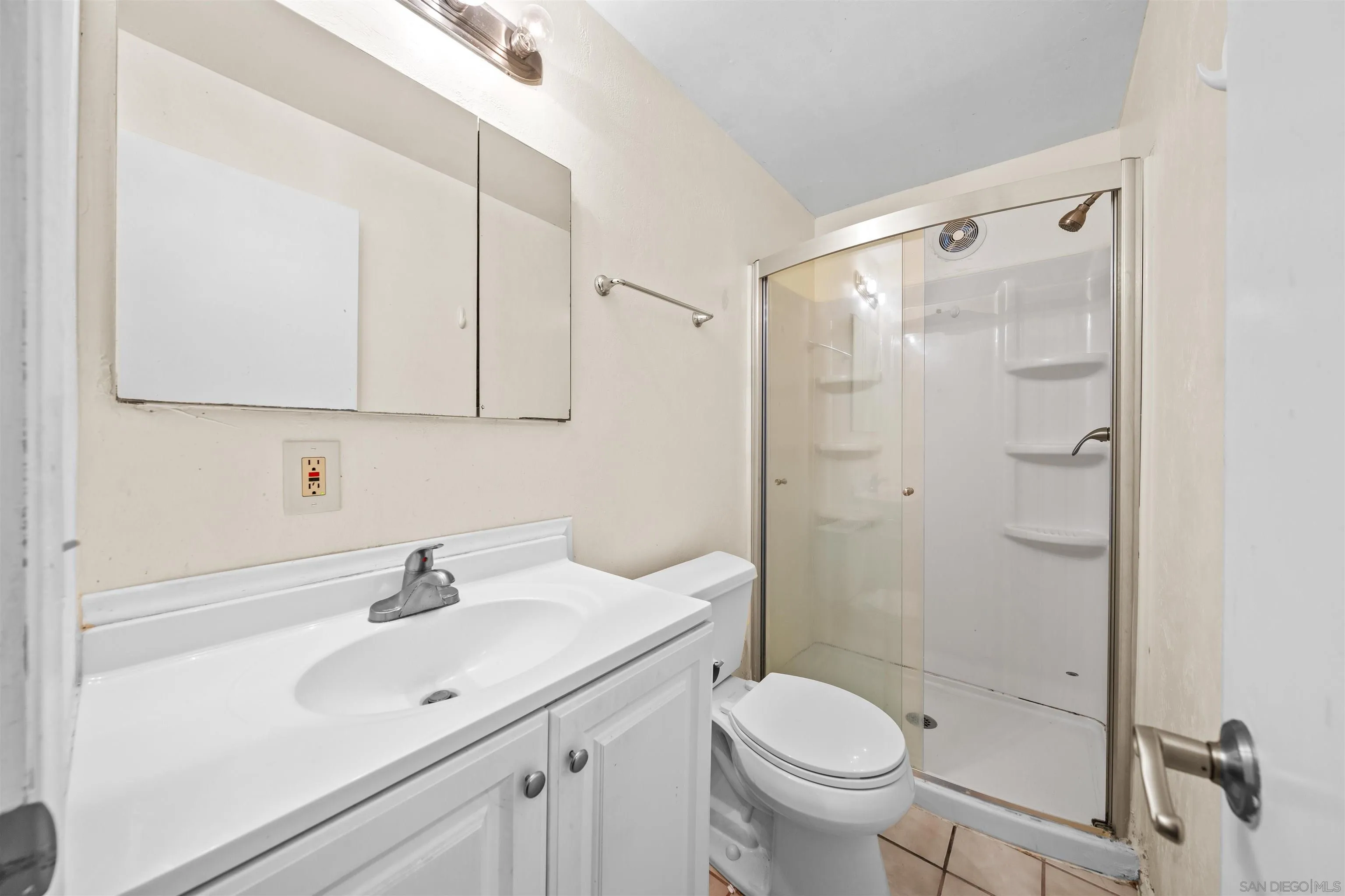 https://cdn.realtyfeed.com/cdn/127/250024882/7a22df925ae5f6f4c81c4a28c4f04421.webp