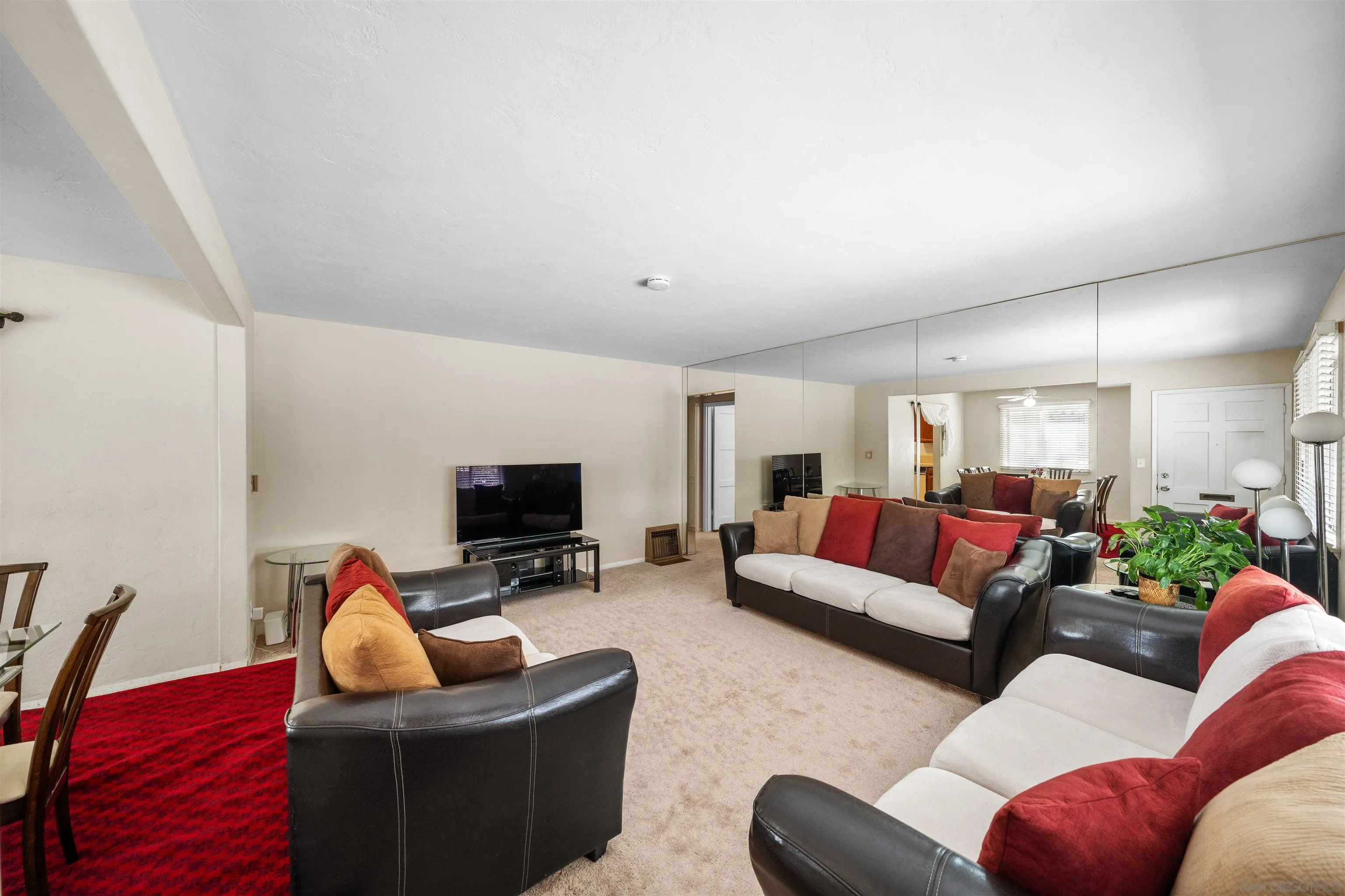 https://cdn.realtyfeed.com/cdn/127/250024882/828edba8021dc1b9860b1194abb91dc0.webp