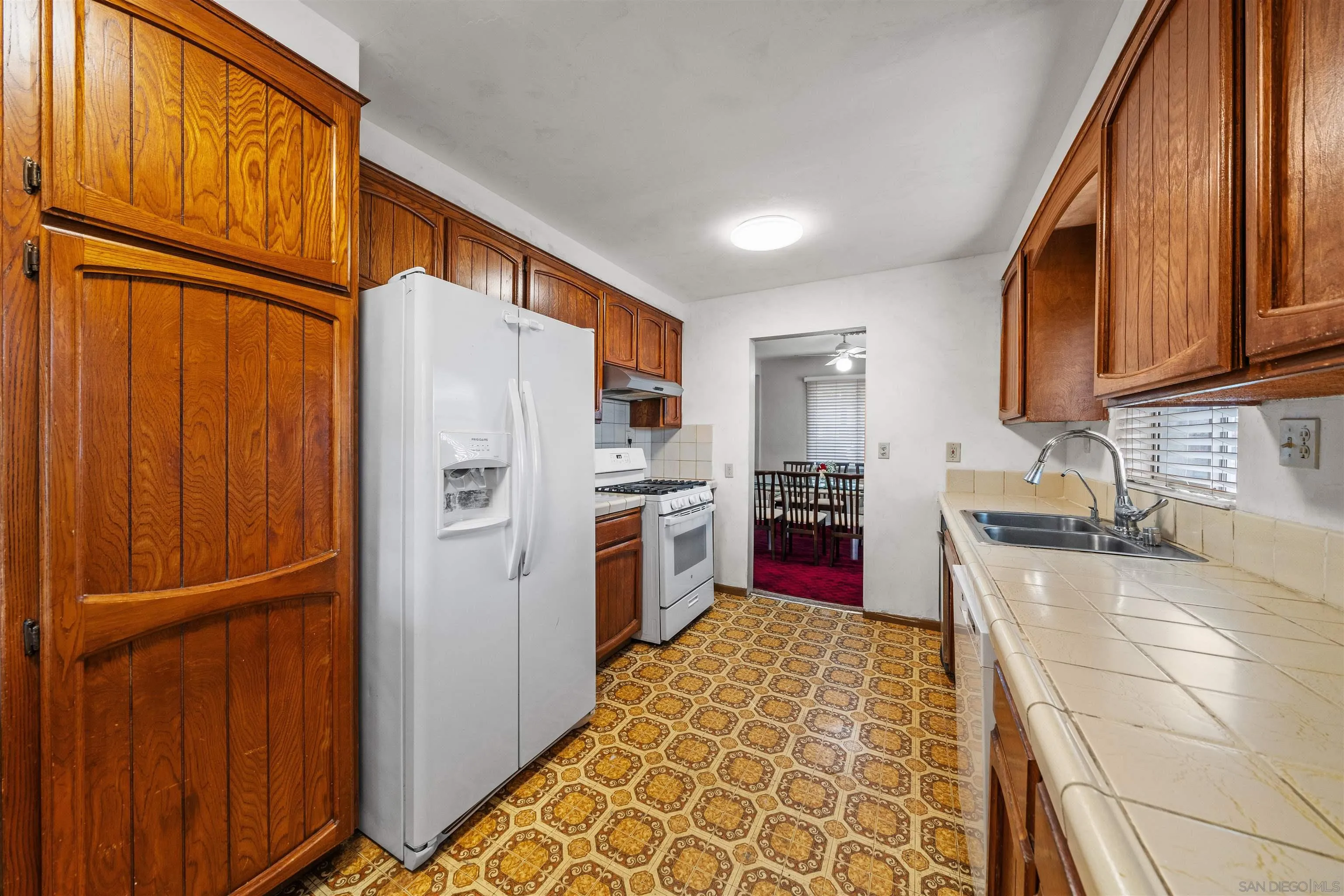 https://cdn.realtyfeed.com/cdn/127/250024882/cde010af2d18ee0e5f1def2fd7788e35.webp