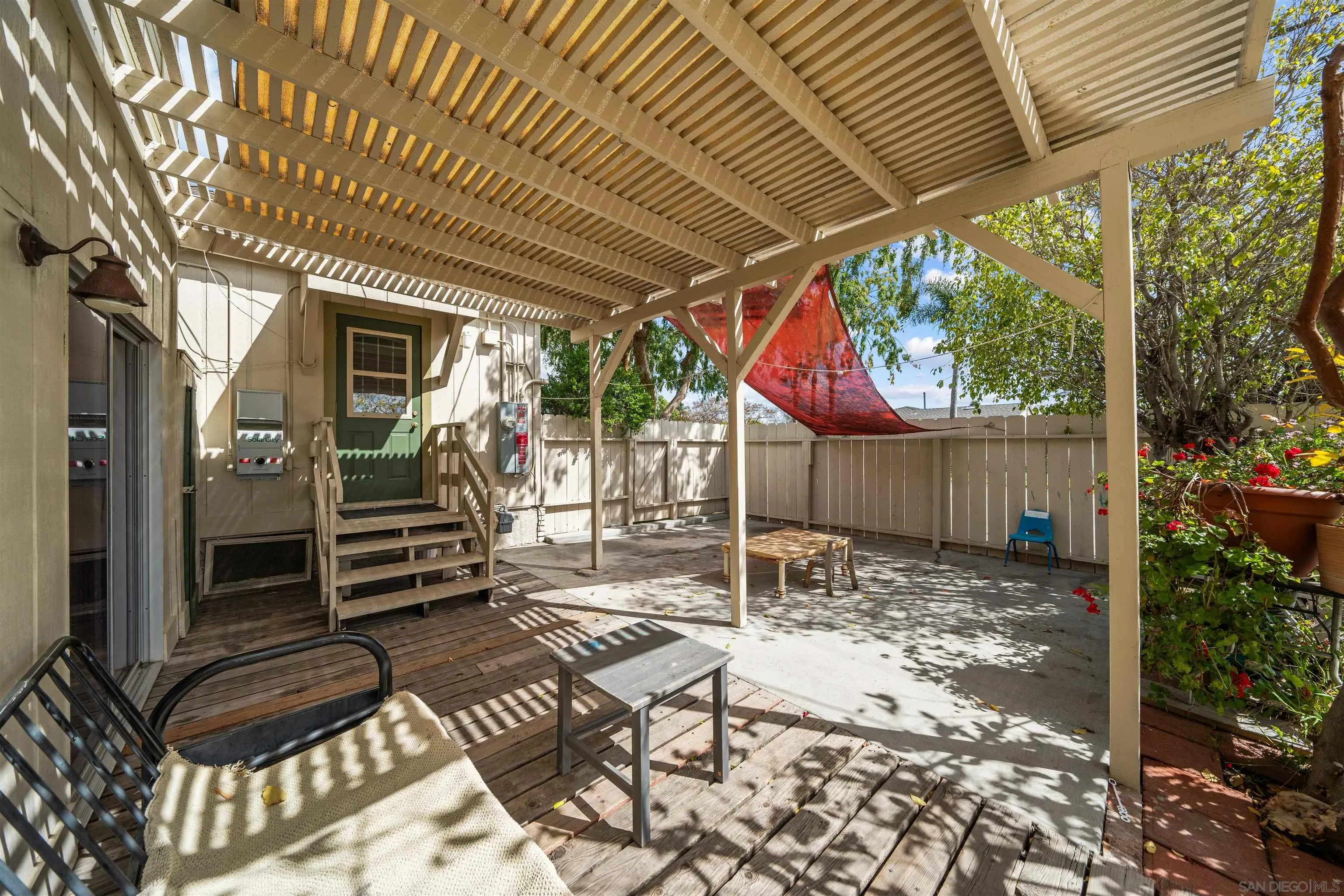 https://cdn.realtyfeed.com/cdn/127/250024882/da5ede71d4f8a859efe802f62a530f94.webp
