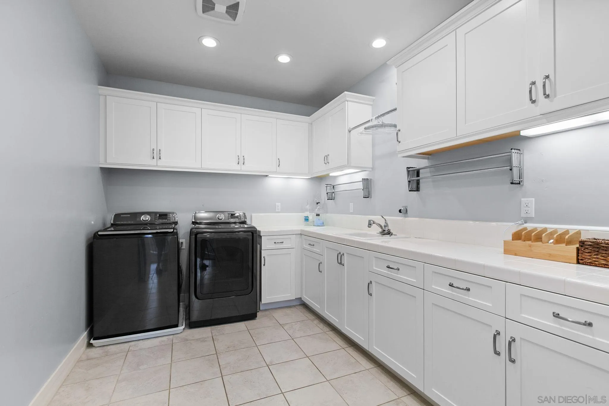https://cdn.realtyfeed.com/cdn/127/250024899/7e335f9647a7fd9c349896982620d703.webp