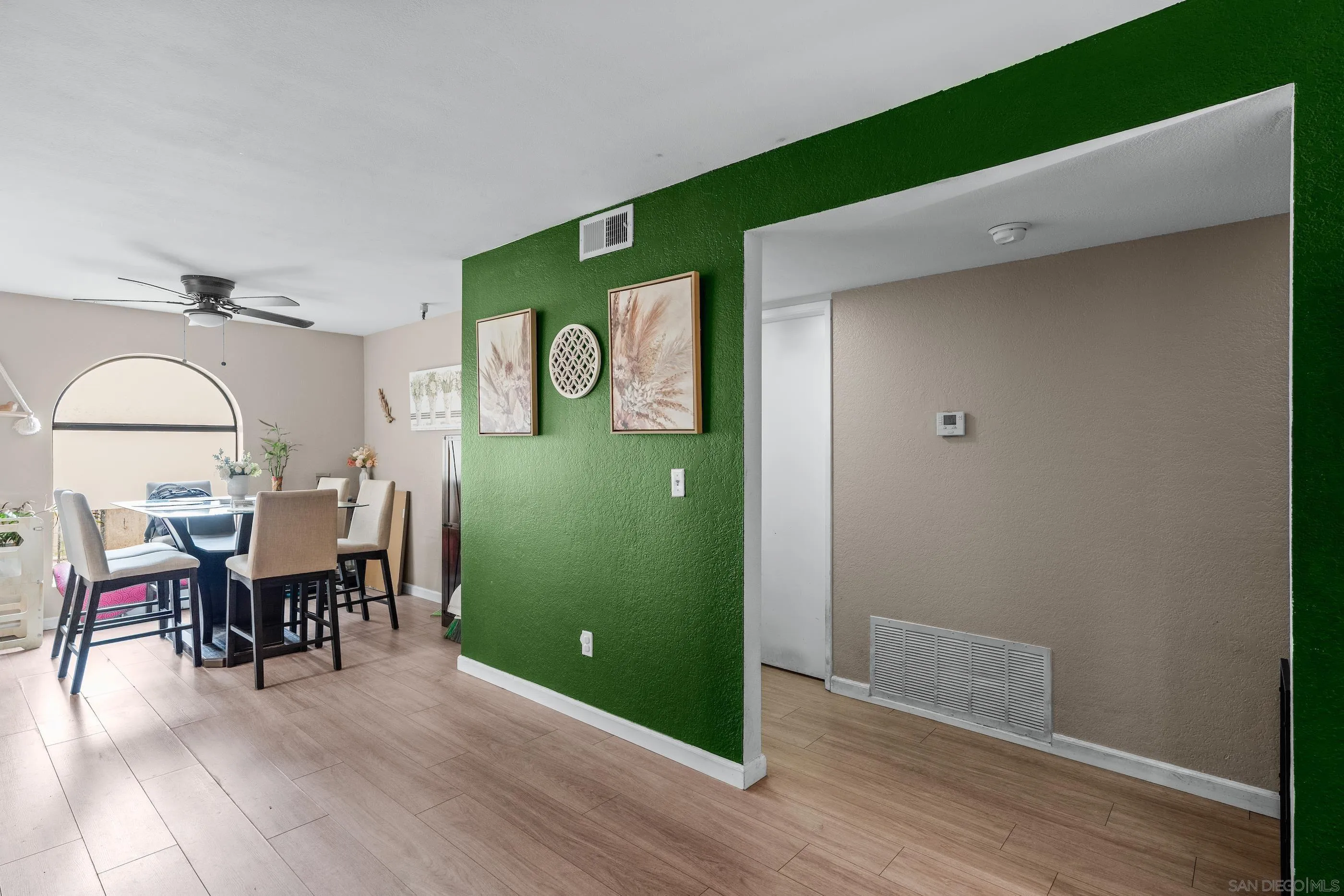 Photo #6: 250024960 Listing 