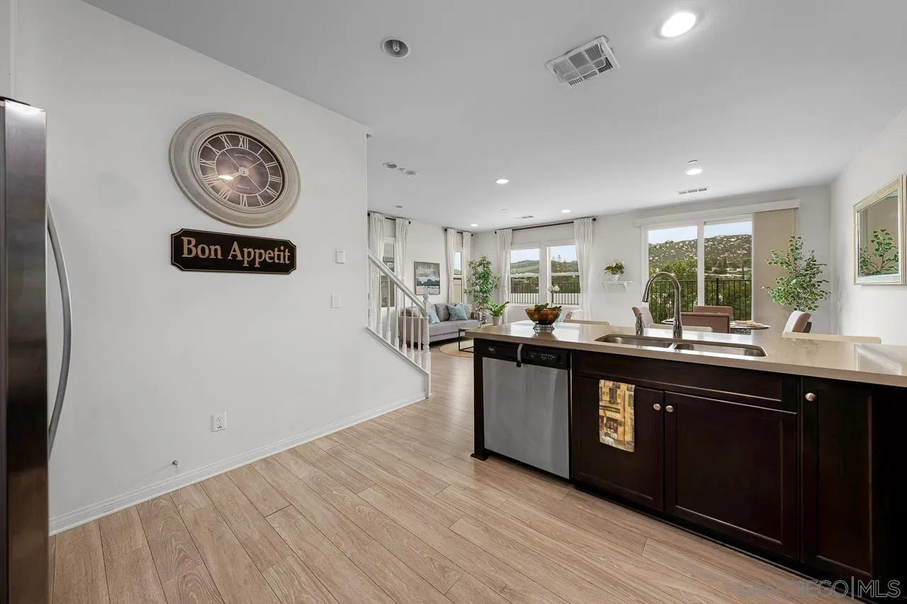 Photo #8: 250024963 Listing: Photo #8