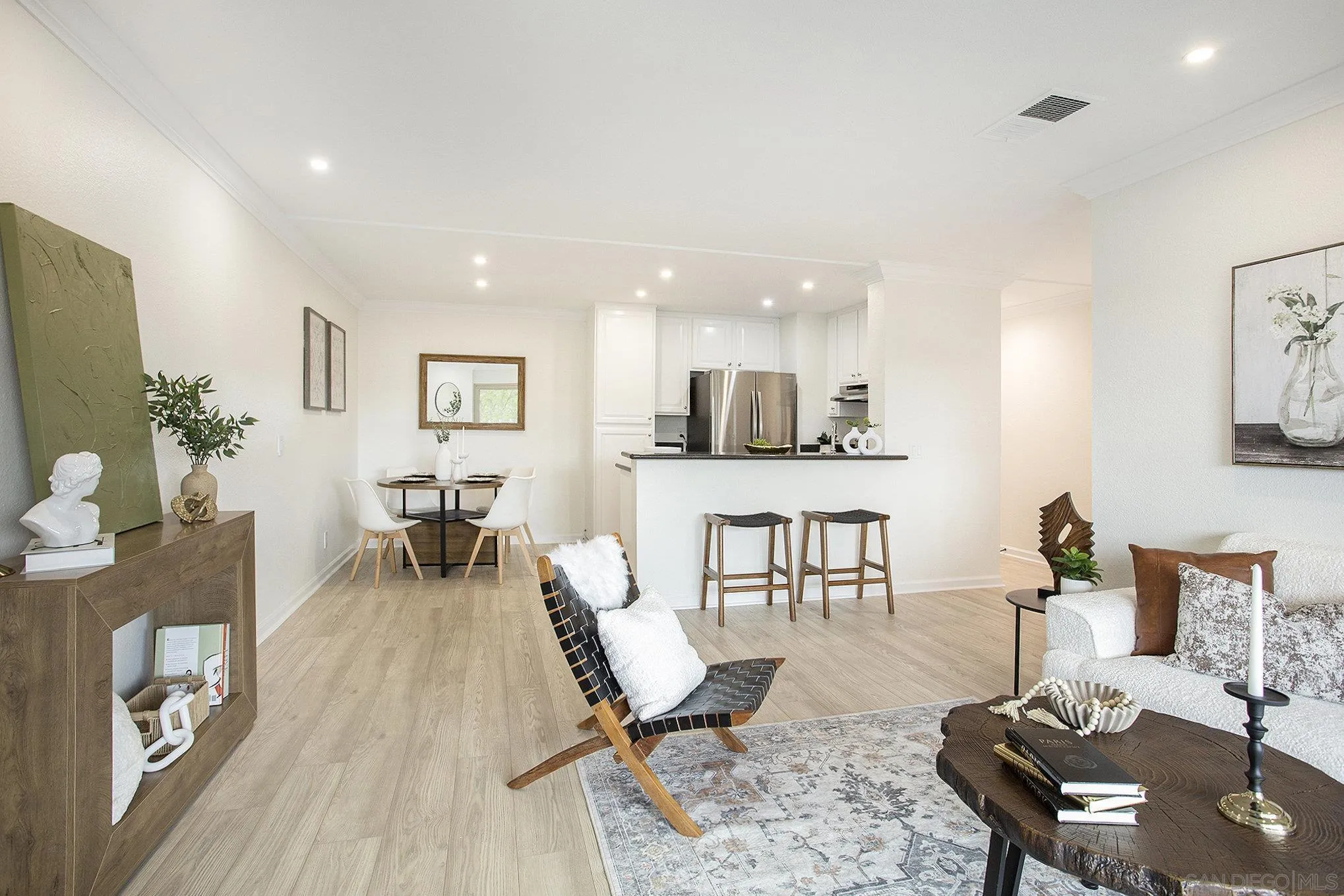 Photo #2: 250024966 Listing 